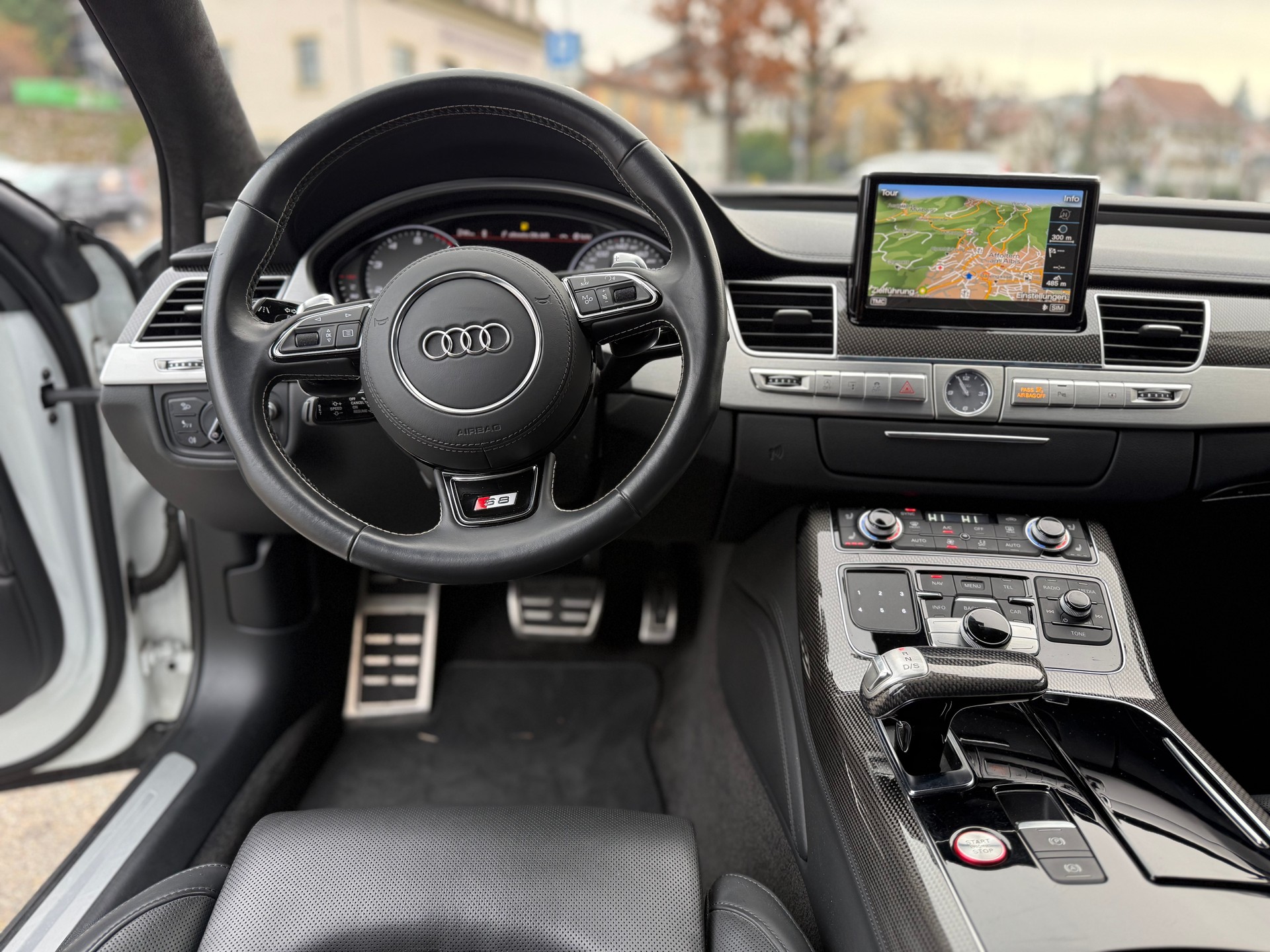 AUDI S8 4.0 TFSI V8 quattro tiptronic-image-10