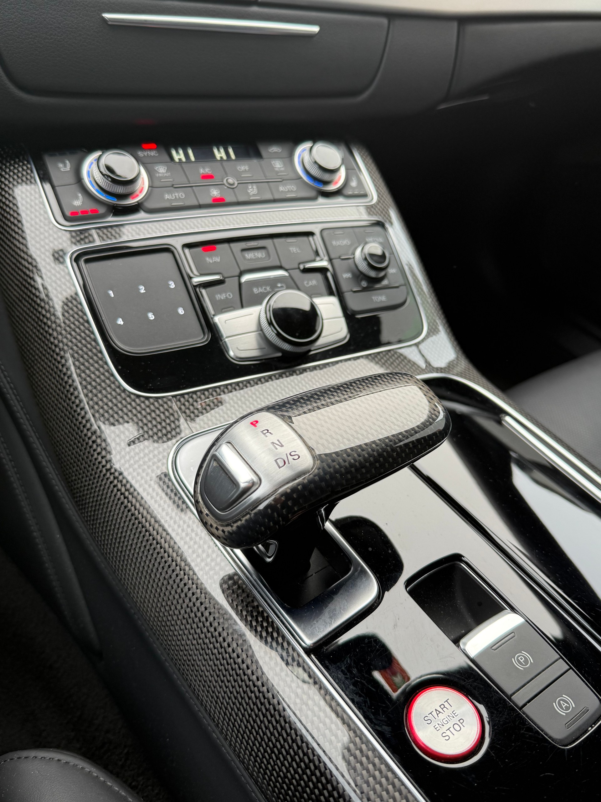 AUDI S8 4.0 TFSI V8 quattro tiptronic-image-14