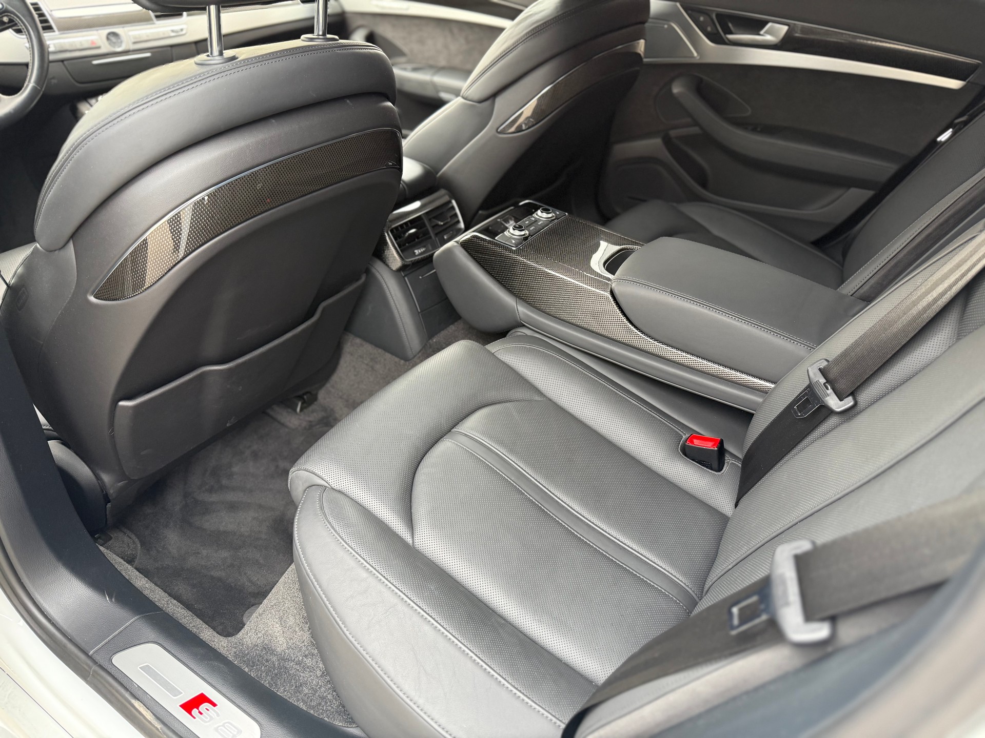AUDI S8 4.0 TFSI V8 quattro tiptronic-image-19