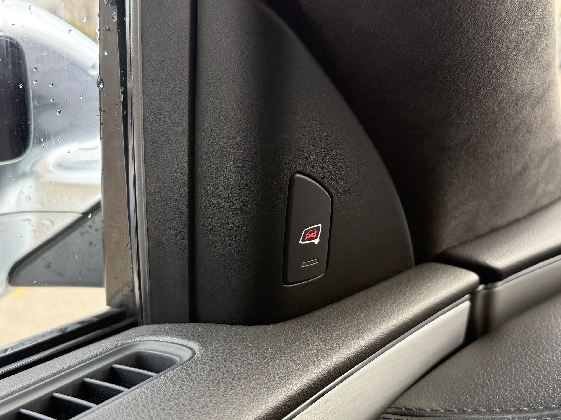 AUDI S8 4.0 TFSI V8 quattro tiptronic-image-15