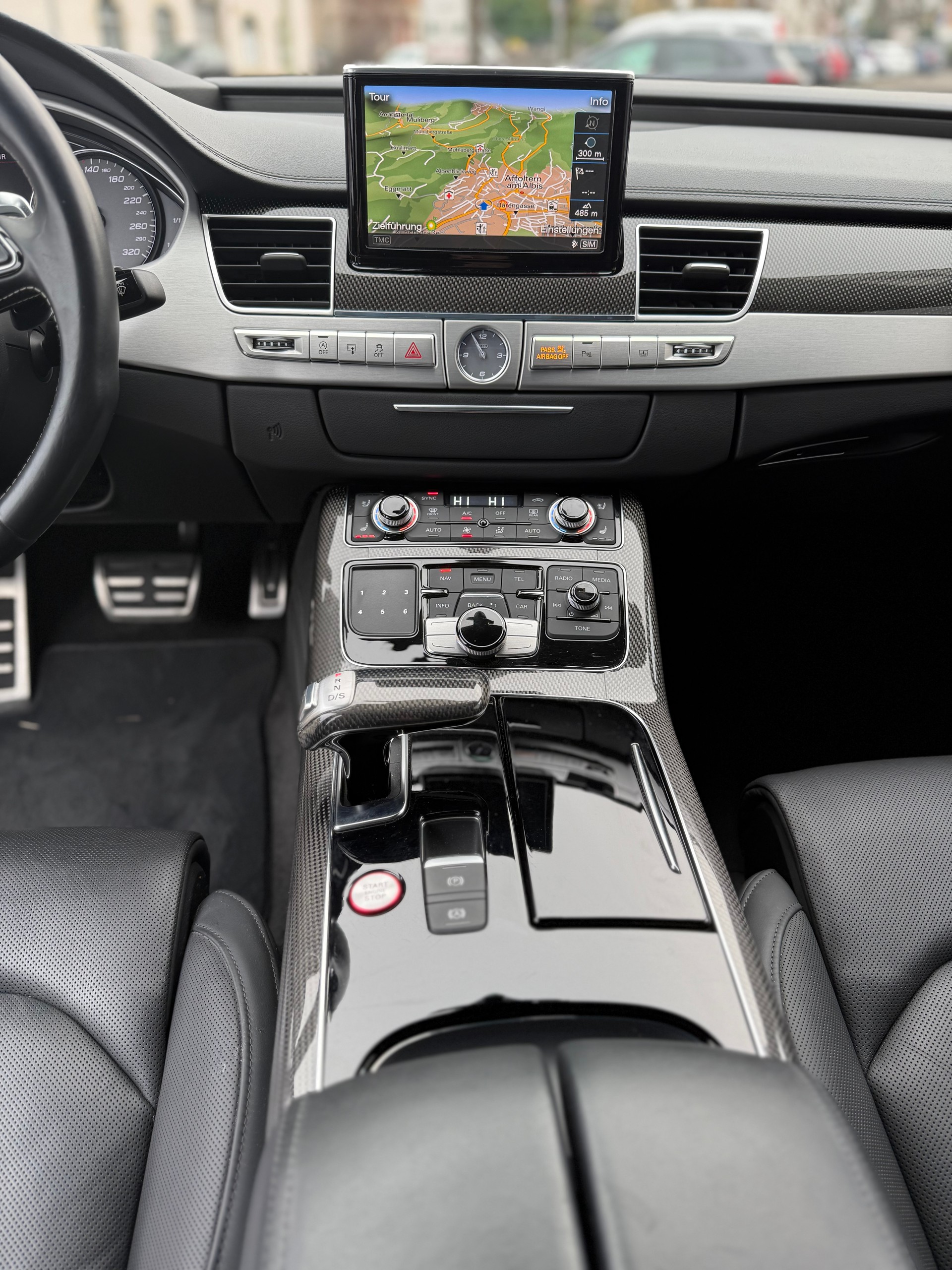 AUDI S8 4.0 TFSI V8 quattro tiptronic-image-11