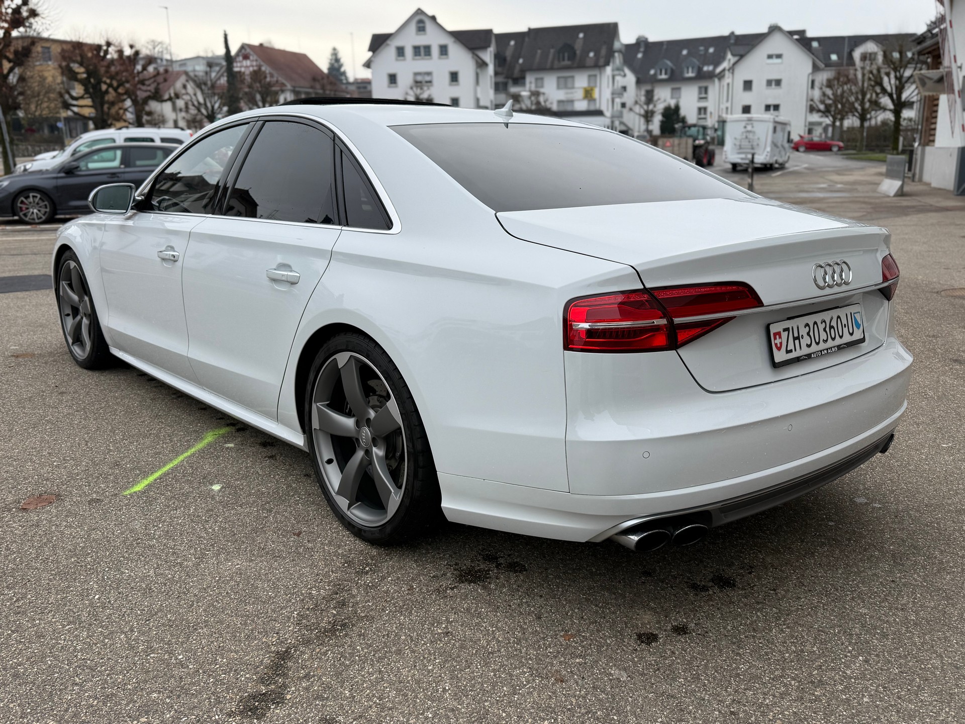AUDI S8 4.0 TFSI V8 quattro tiptronic-image-6