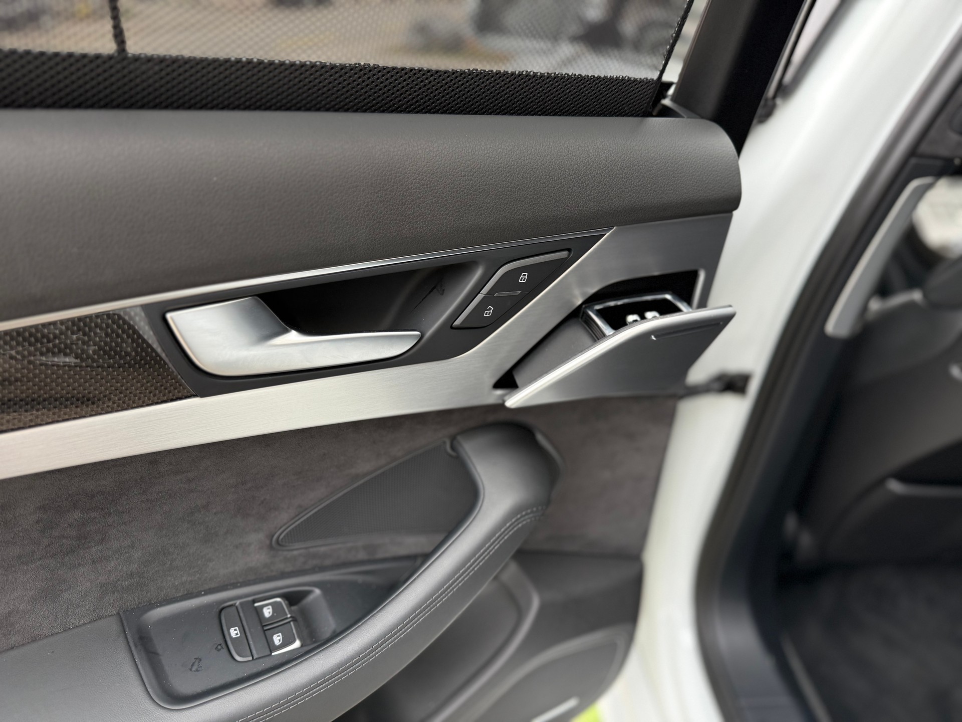 AUDI S8 4.0 TFSI V8 quattro tiptronic-image-21