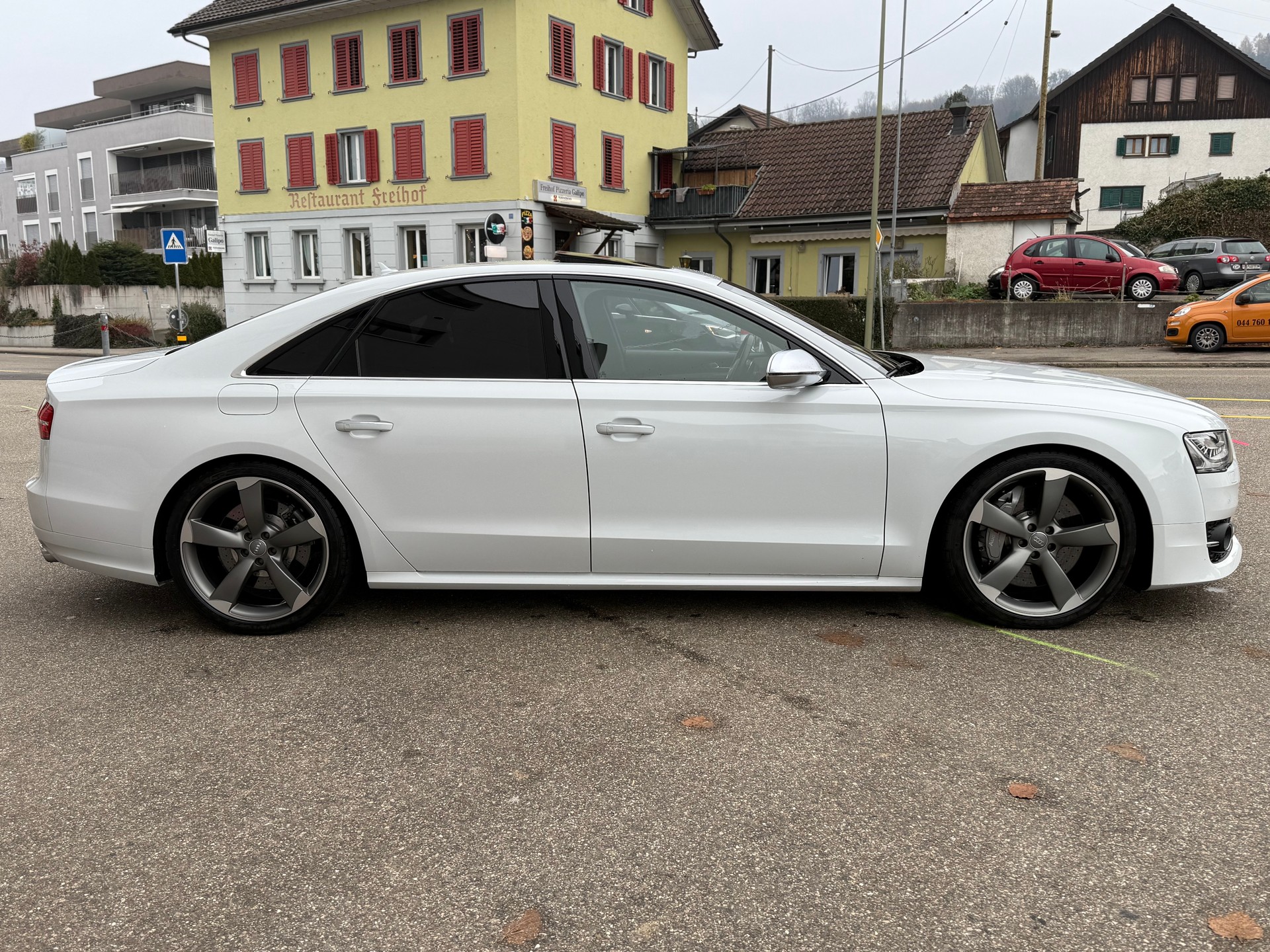 AUDI S8 4.0 TFSI V8 quattro tiptronic-showroom-element-3
