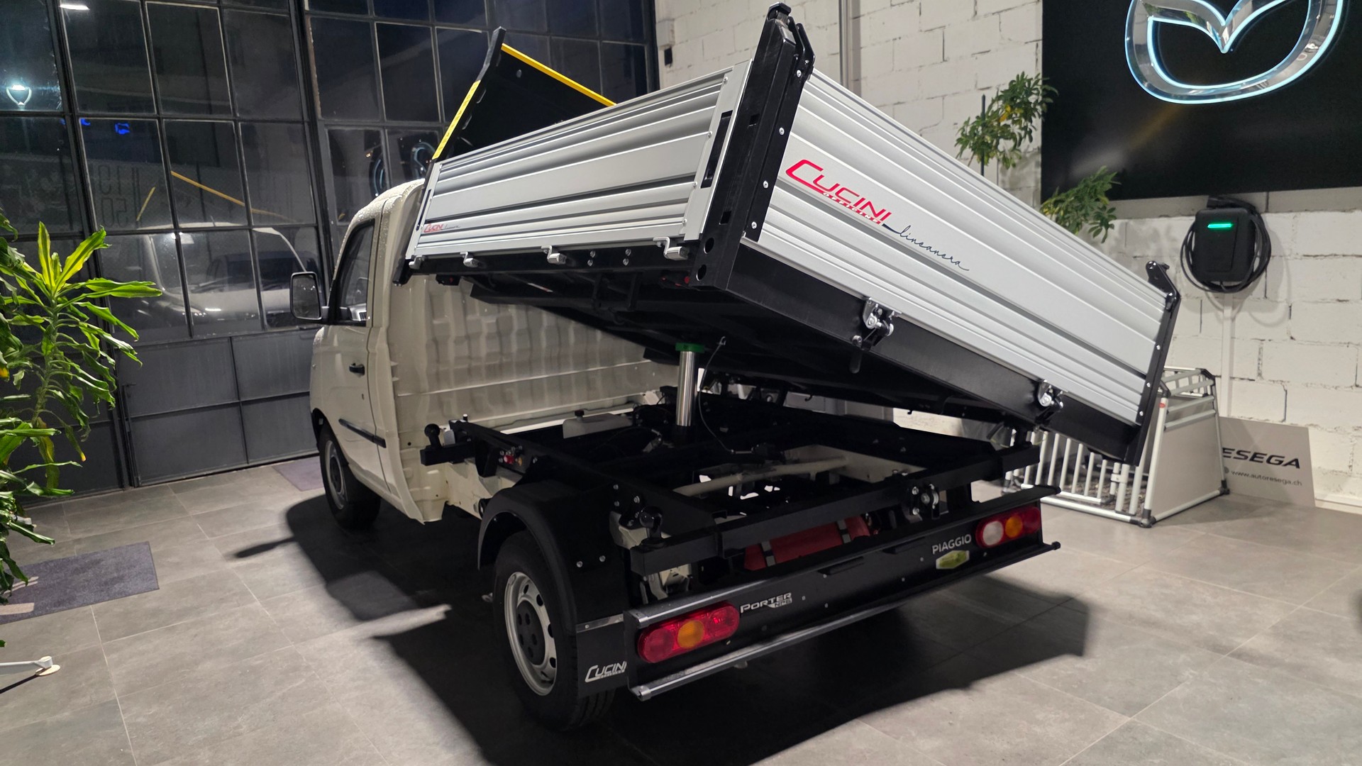 PIAGGIO Porter NP6 1.5 CNG Short Range Pro-image-3