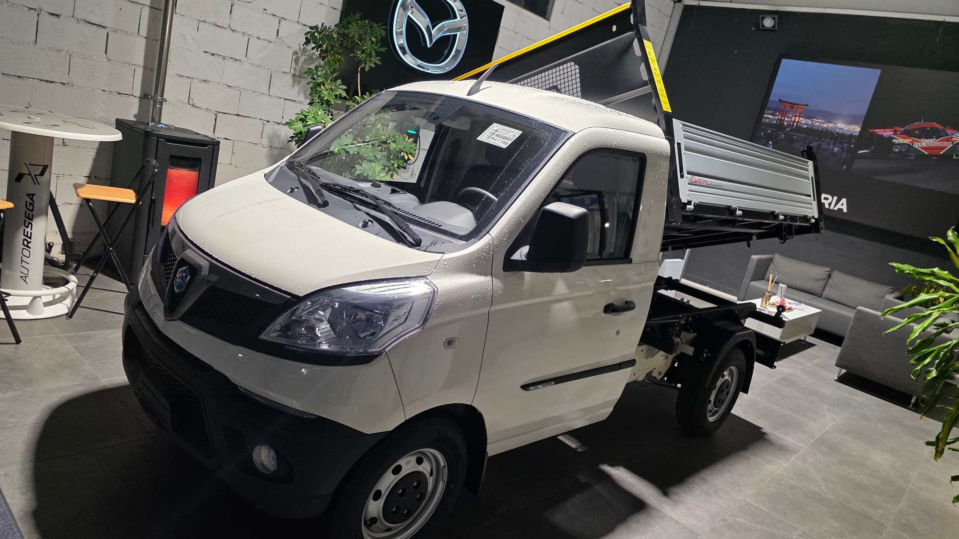 PIAGGIO Porter NP6 1.5 CNG Short Range Pro-image-1