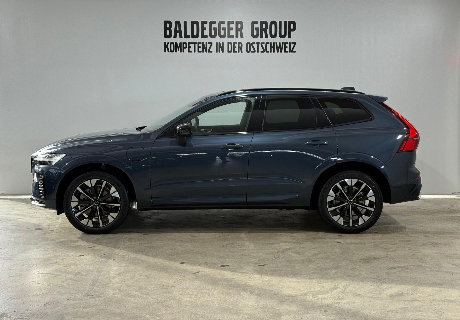 VOLVO XC60 2.0 T6 TE Ultra Dark eAWD-image-1
