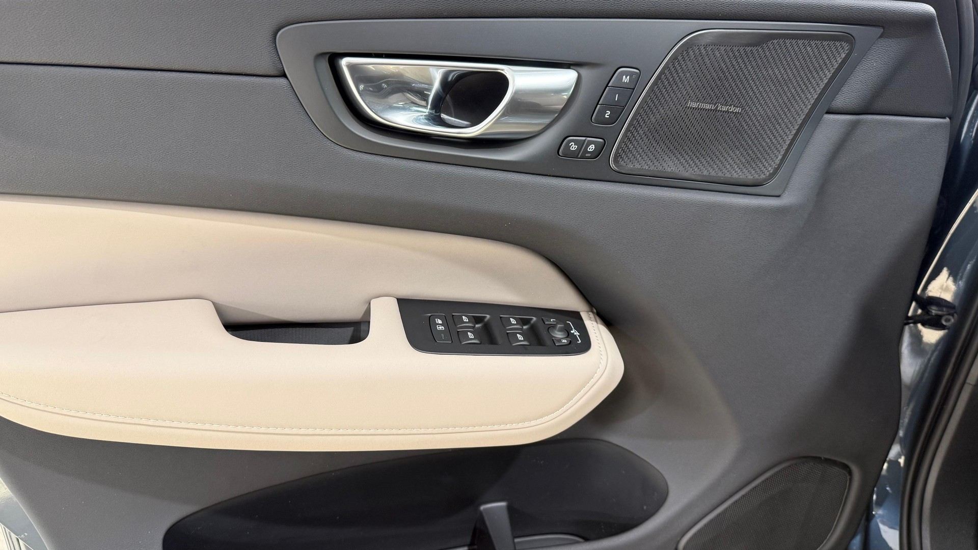 VOLVO XC60 2.0 T6 TE Ultra Dark eAWD-image-11