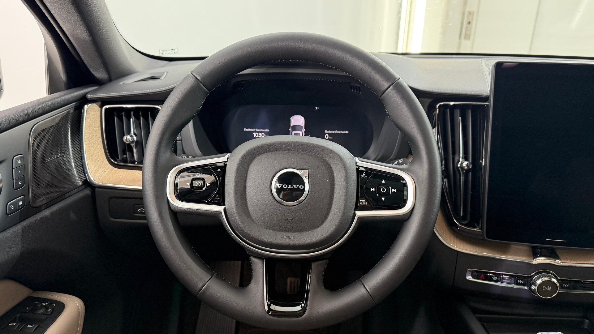 VOLVO XC60 2.0 T6 TE Ultra Dark eAWD-image-12