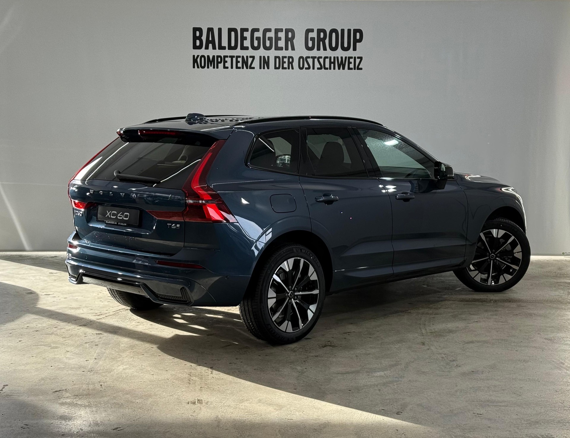 VOLVO XC60 2.0 T6 TE Ultra Dark eAWD-image-2