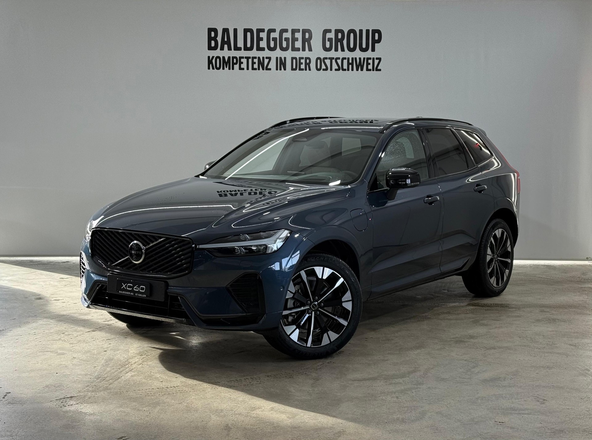 VOLVO XC60 2.0 T6 TE Ultra Dark eAWD-image-0