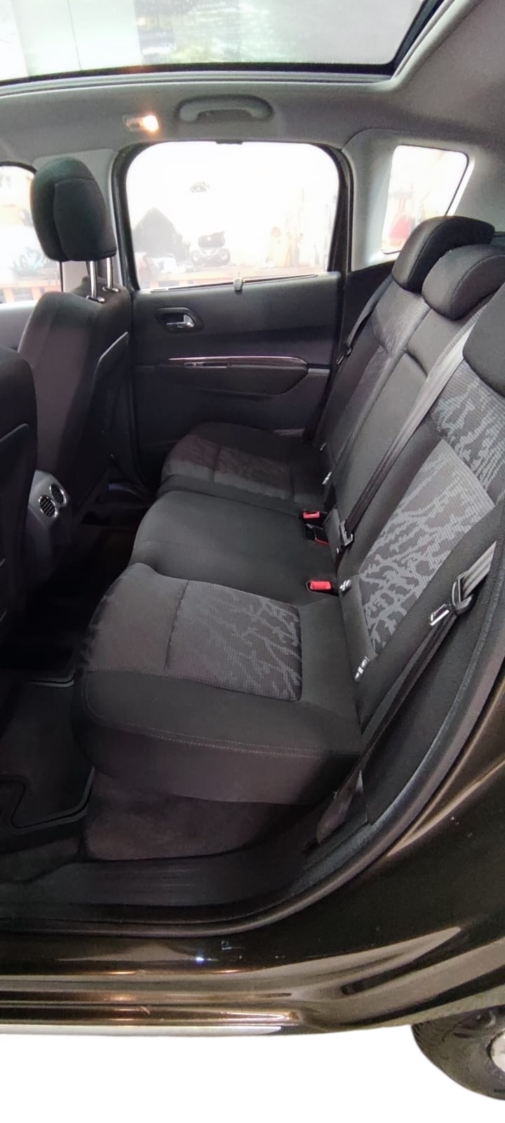 PEUGEOT 208 1.2 MHEV 110 Allure Premium-image-10