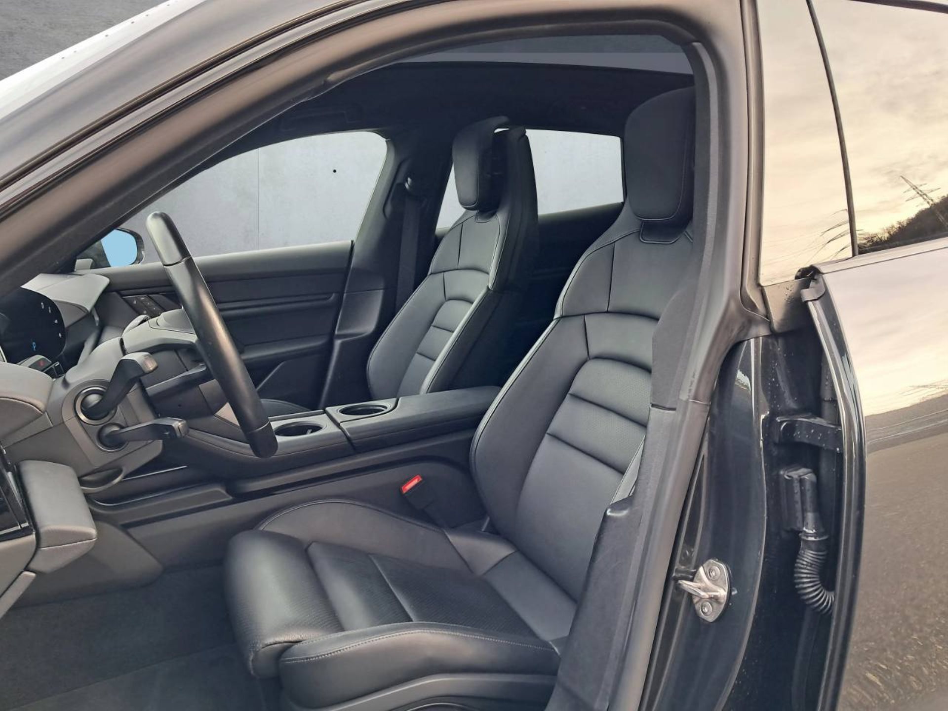 PORSCHE Taycan 4S Cross Turismo (MY23)-image-4