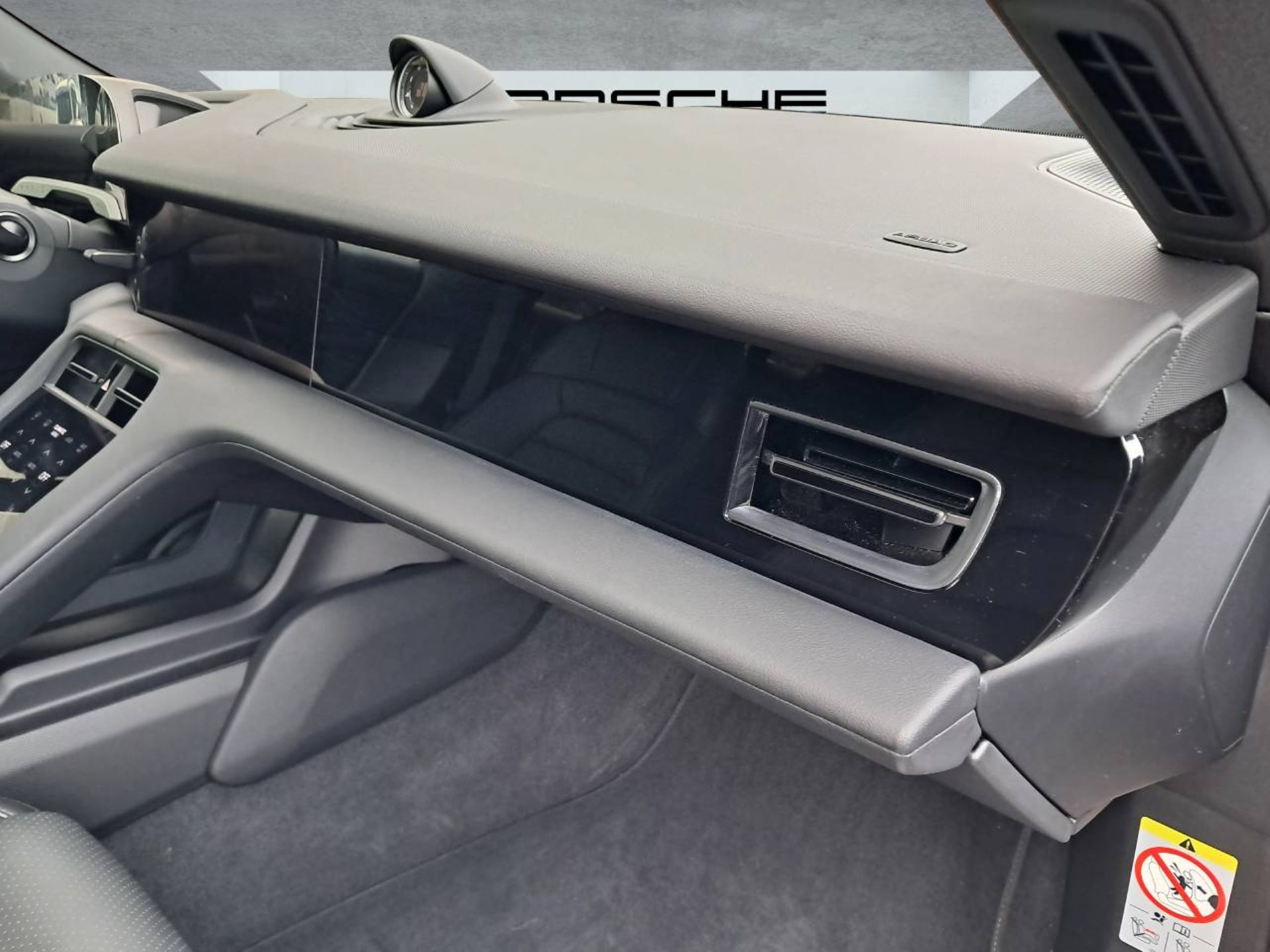PORSCHE Taycan 4S Cross Turismo (MY23)-image-28
