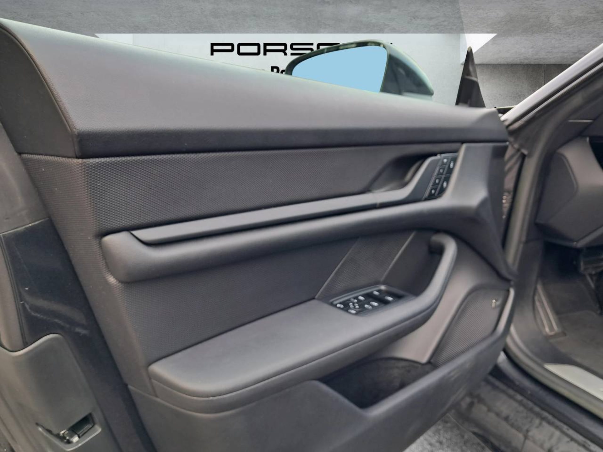PORSCHE Taycan 4S Cross Turismo (MY23)-image-29
