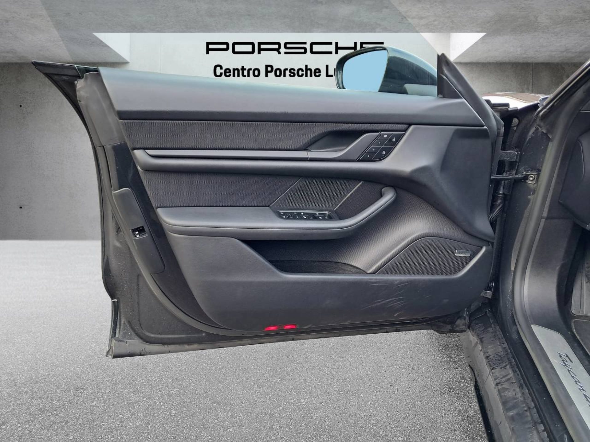 PORSCHE Taycan 4S Cross Turismo (MY23)-image-24