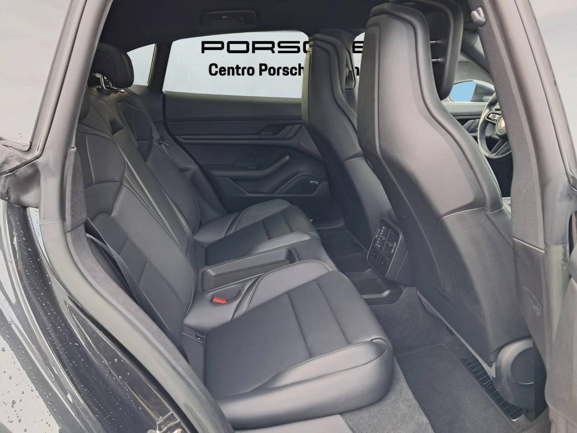 PORSCHE Taycan 4S Cross Turismo (MY23)-image-17
