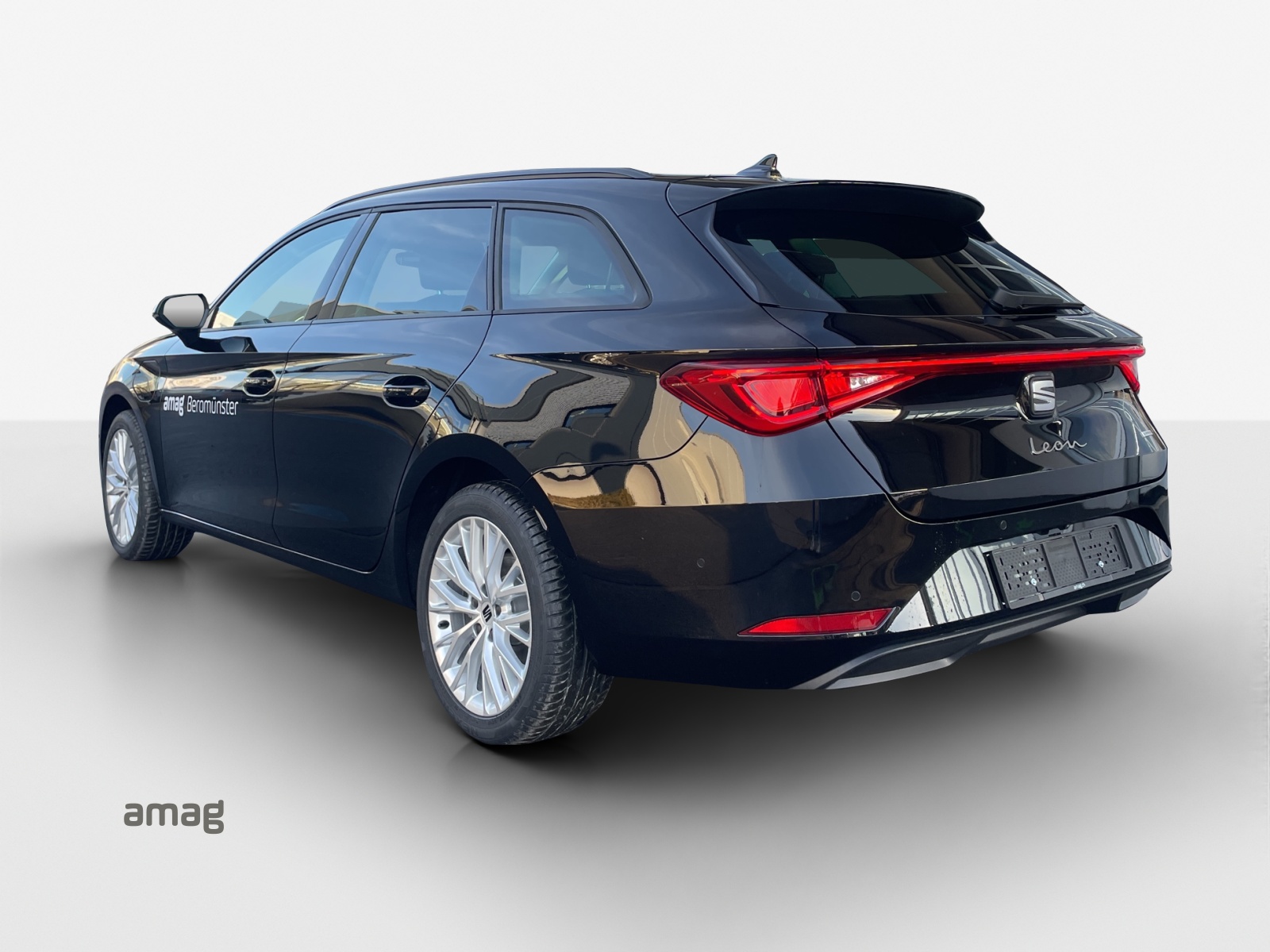 SEAT Leon ST 1.5 eHybrid pHEV DSG Business Edition-image-2