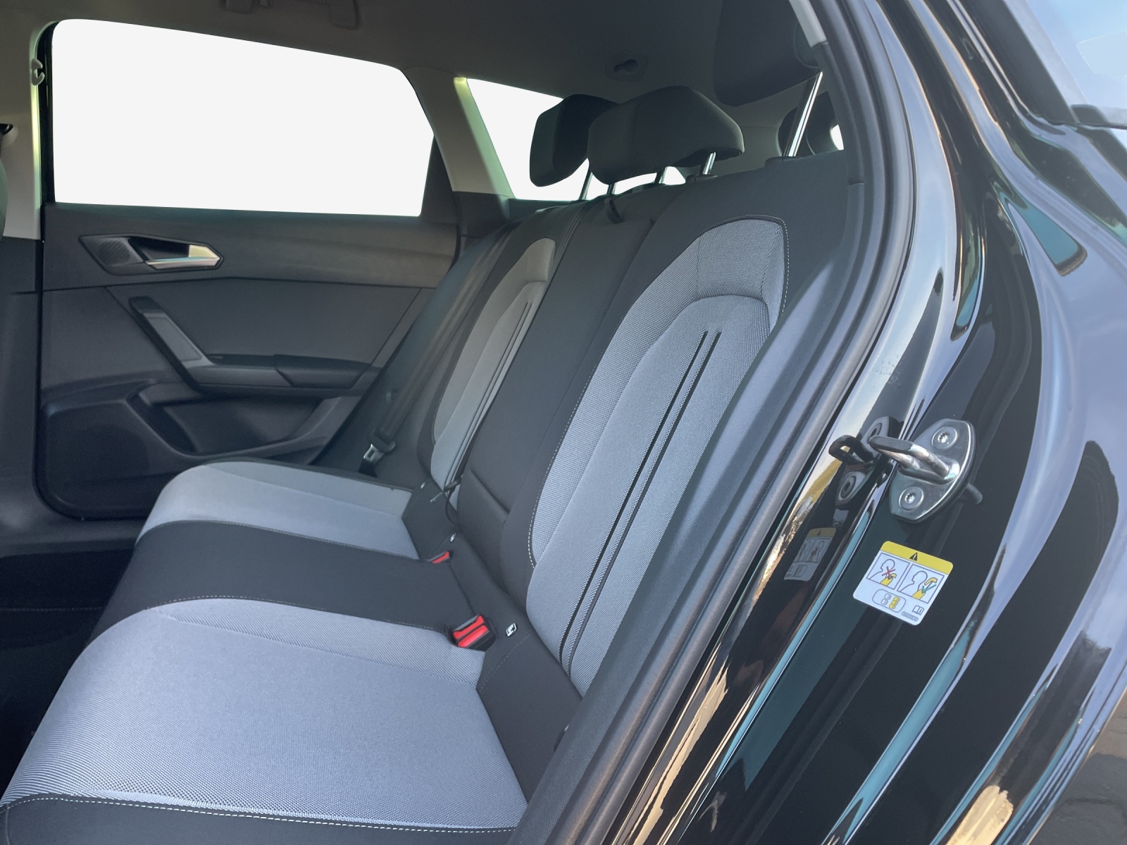 SEAT Leon ST 1.5 eHybrid pHEV DSG Business Edition-image-11