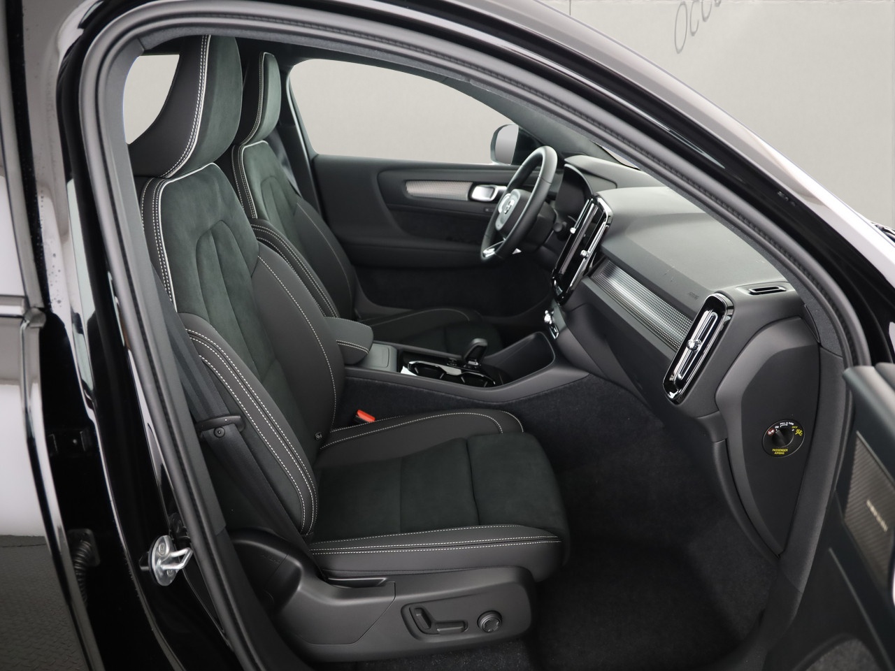 VOLVO EC40 Twin Ultra AWD XCENTRIC-image-7