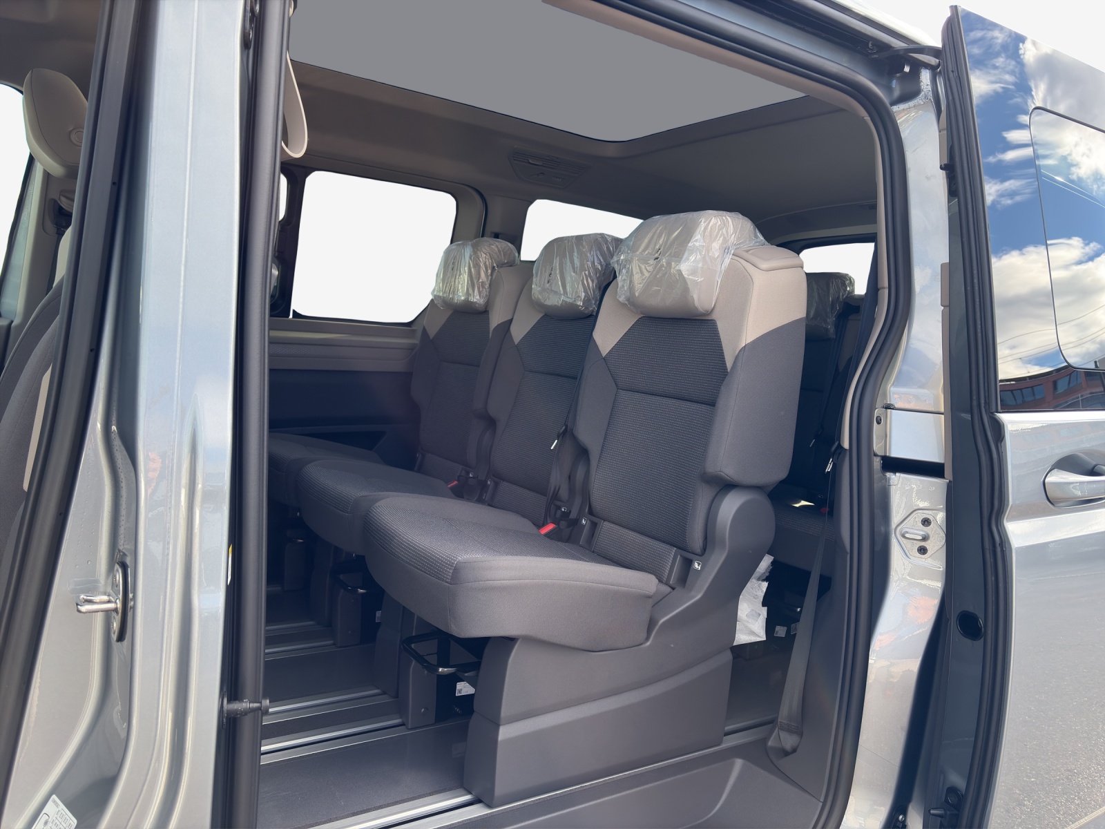 VW Multivan 2.0 TDI Liberty DSG Lang-image-11