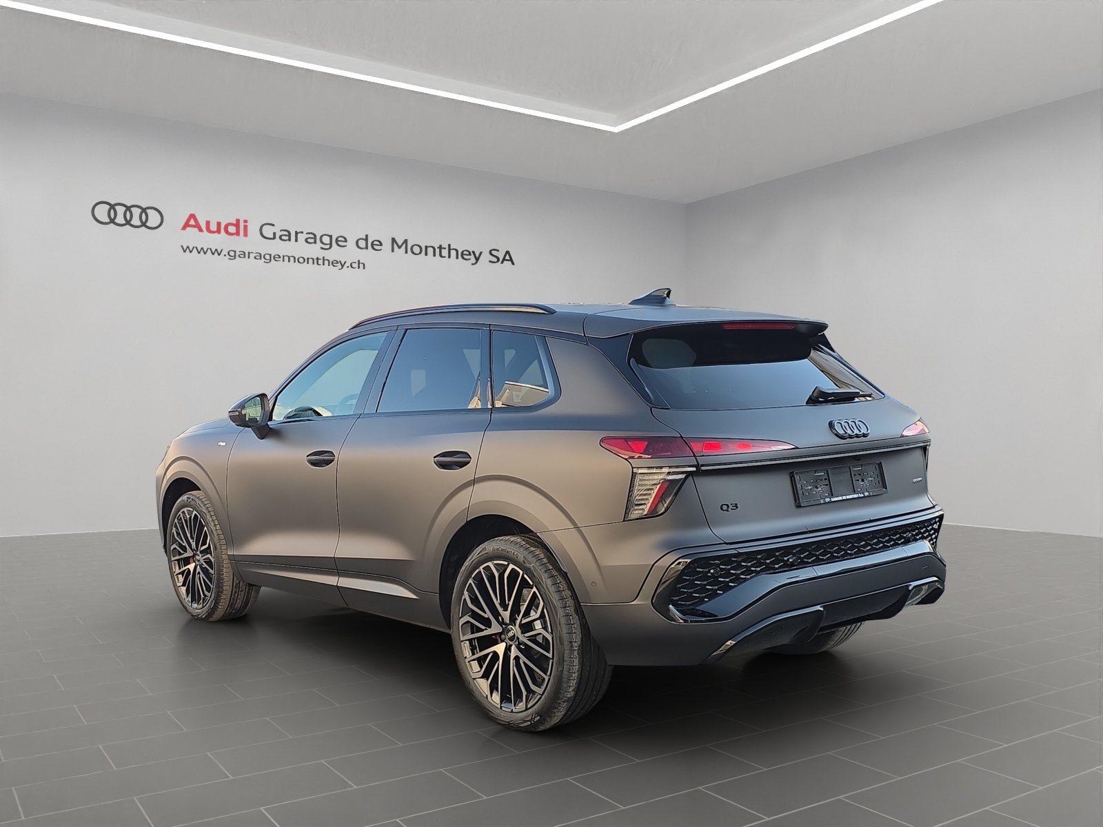 AUDI Q3 SUV TFSI quattro 195 kW S tronic-image-5