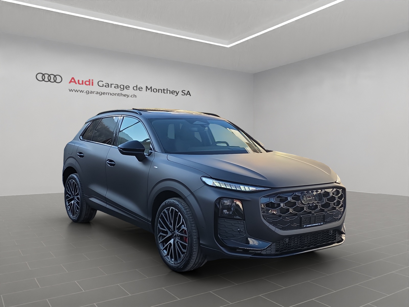AUDI Q3 SUV TFSI quattro 195 kW S tronic-image-2