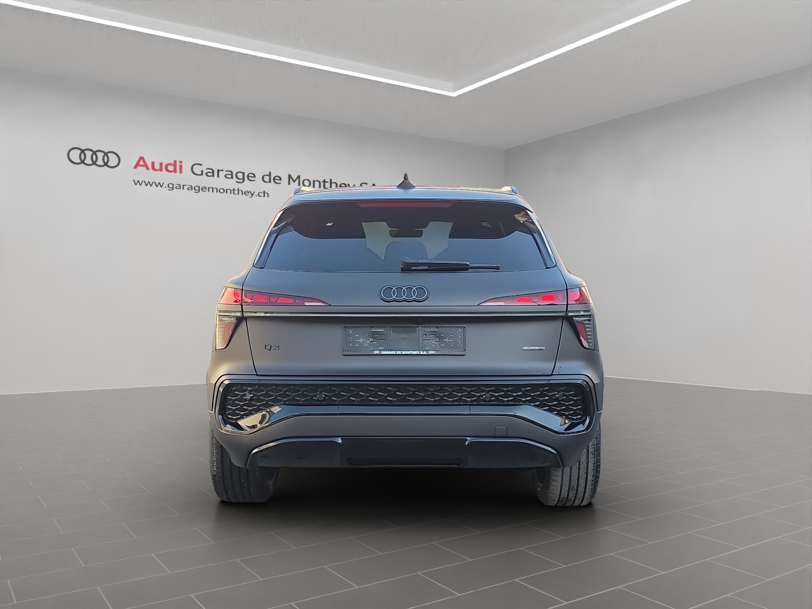 AUDI Q3 SUV TFSI quattro 195 kW S tronic-image-4