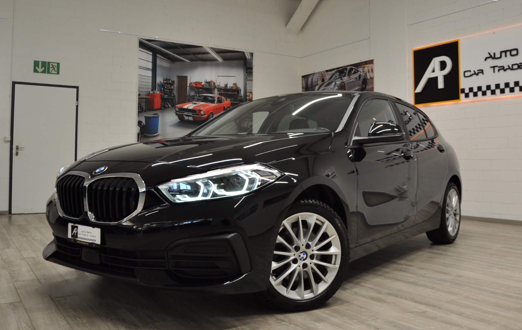 BMW 118i Fleet Edition Steptronic-image-1