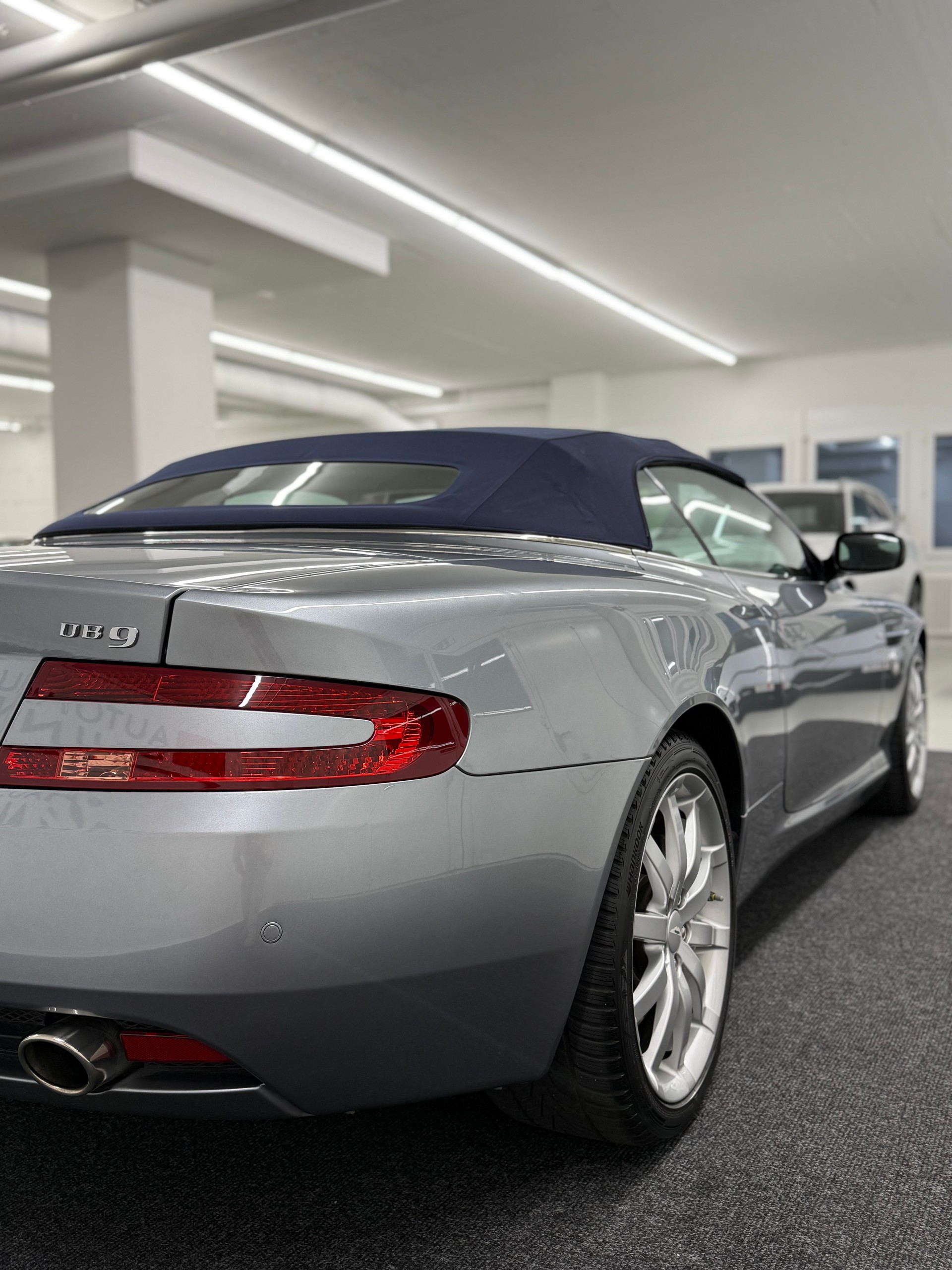 ASTON MARTIN DB9 Volante Touchtronic 2-image-8
