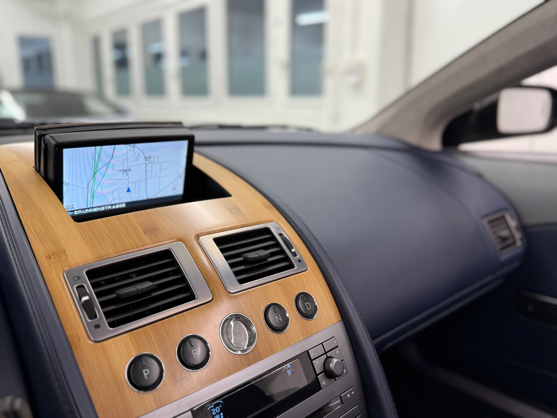 ASTON MARTIN DB9 Volante Touchtronic 2-image-26