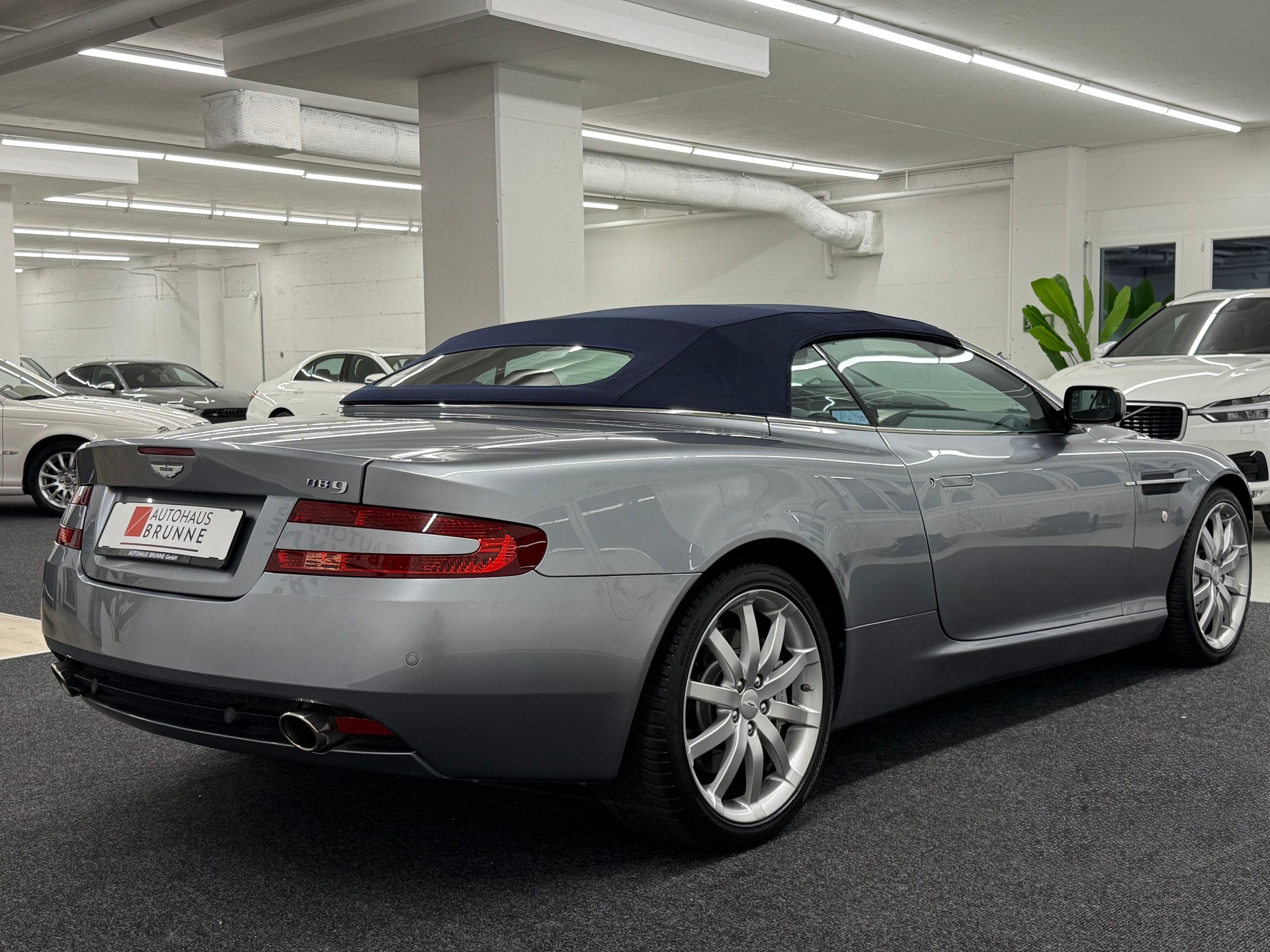 ASTON MARTIN DB9 Volante Touchtronic 2-image-6