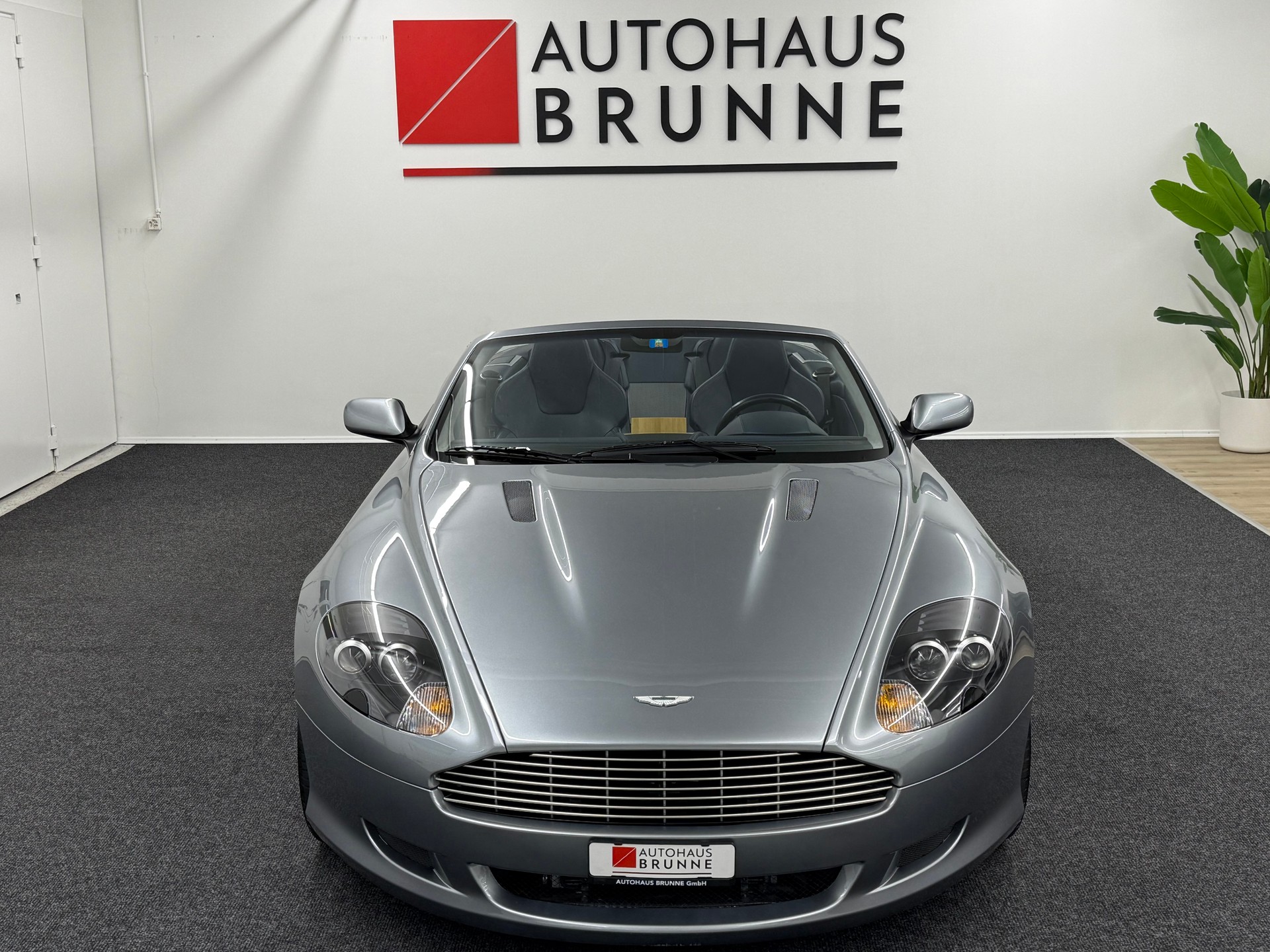 ASTON MARTIN DB9 Volante Touchtronic 2-showroom-element-3