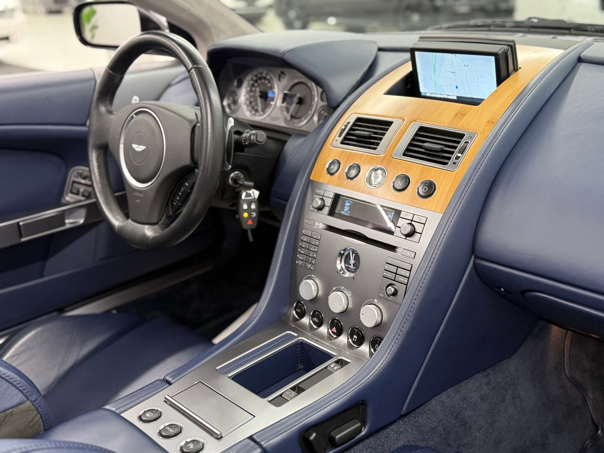ASTON MARTIN DB9 Volante Touchtronic 2-image-22