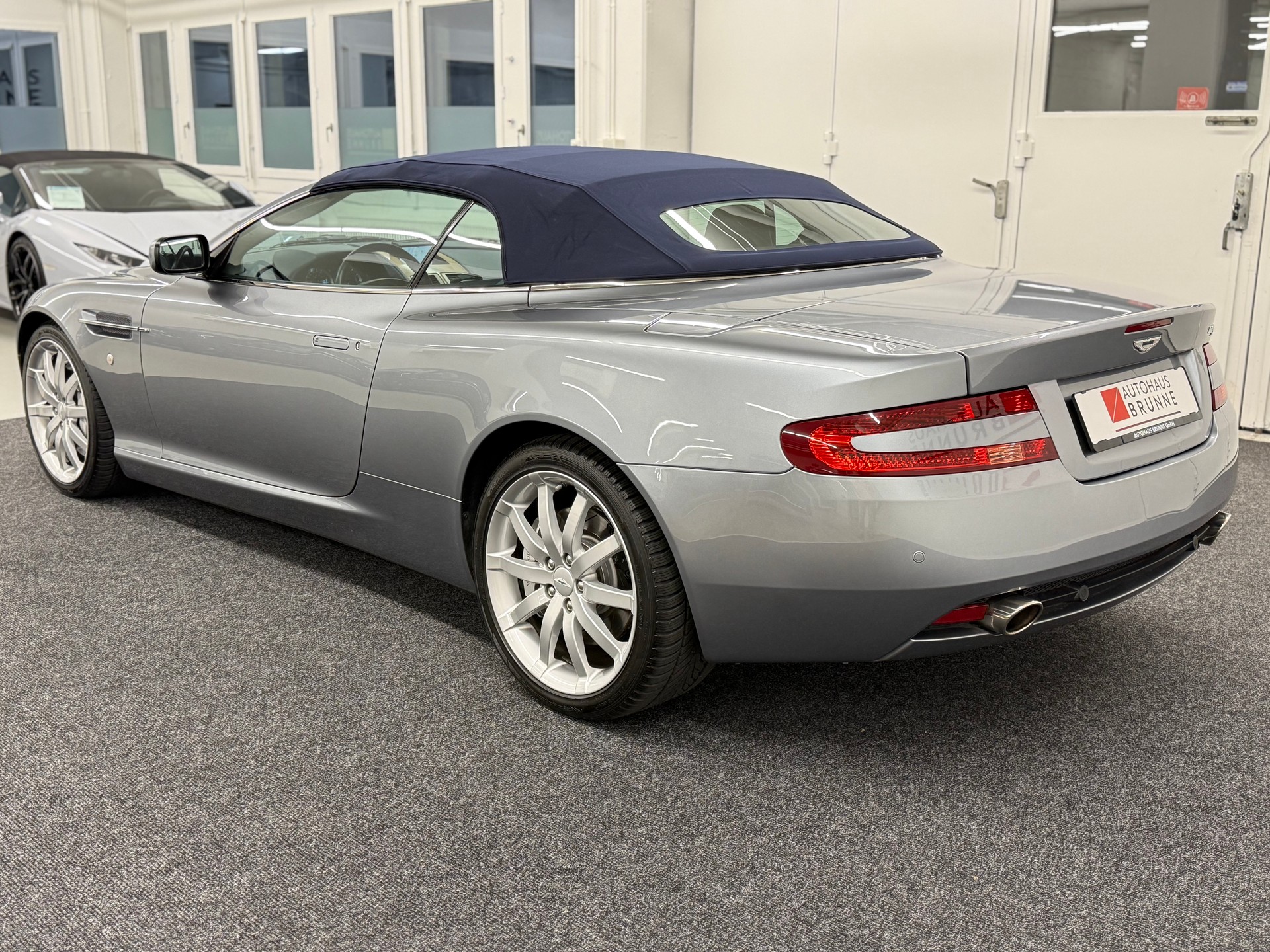 ASTON MARTIN DB9 Volante Touchtronic 2-image-11