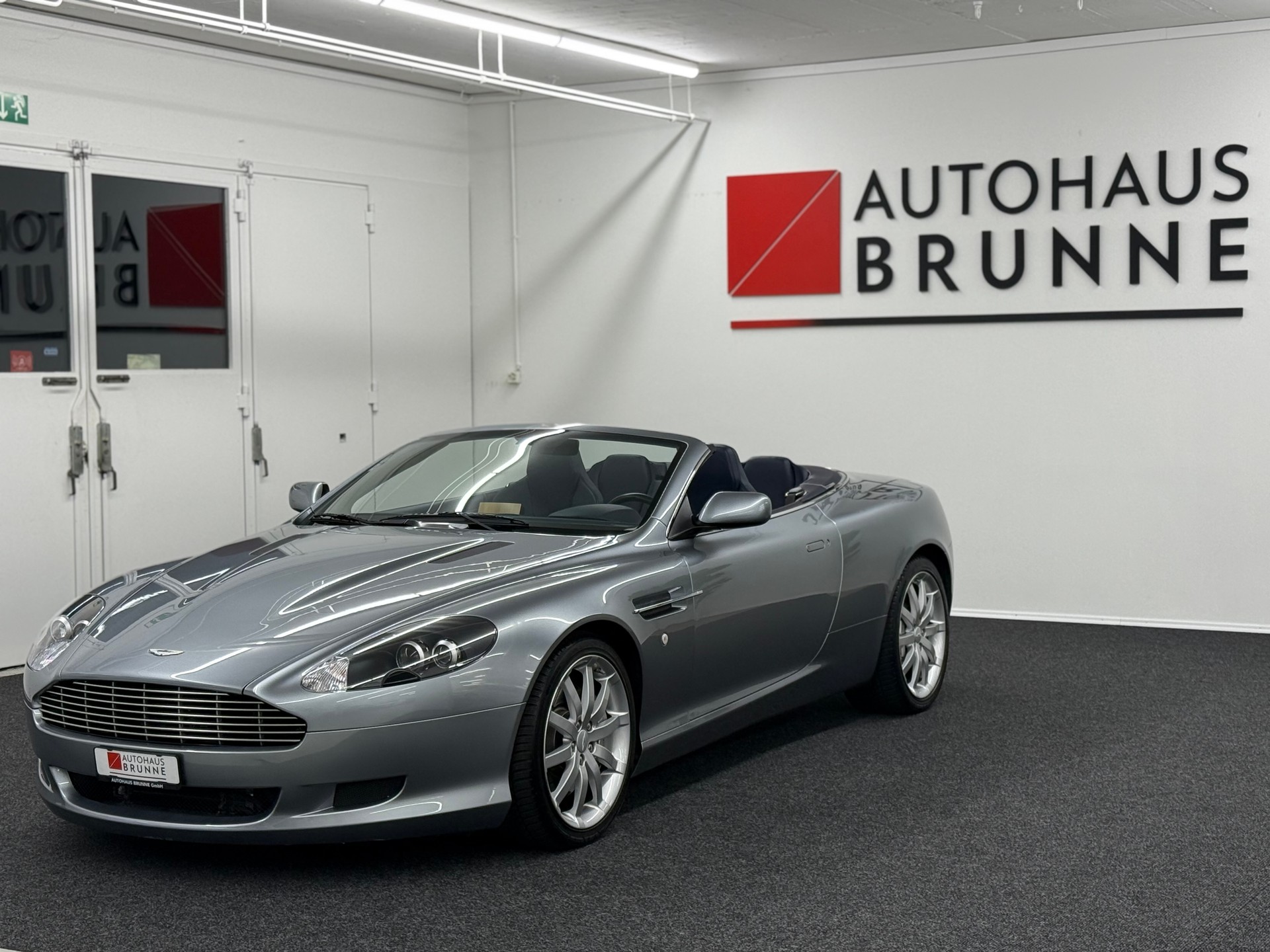 ASTON MARTIN DB9 Volante Touchtronic 2-showroom-element-1