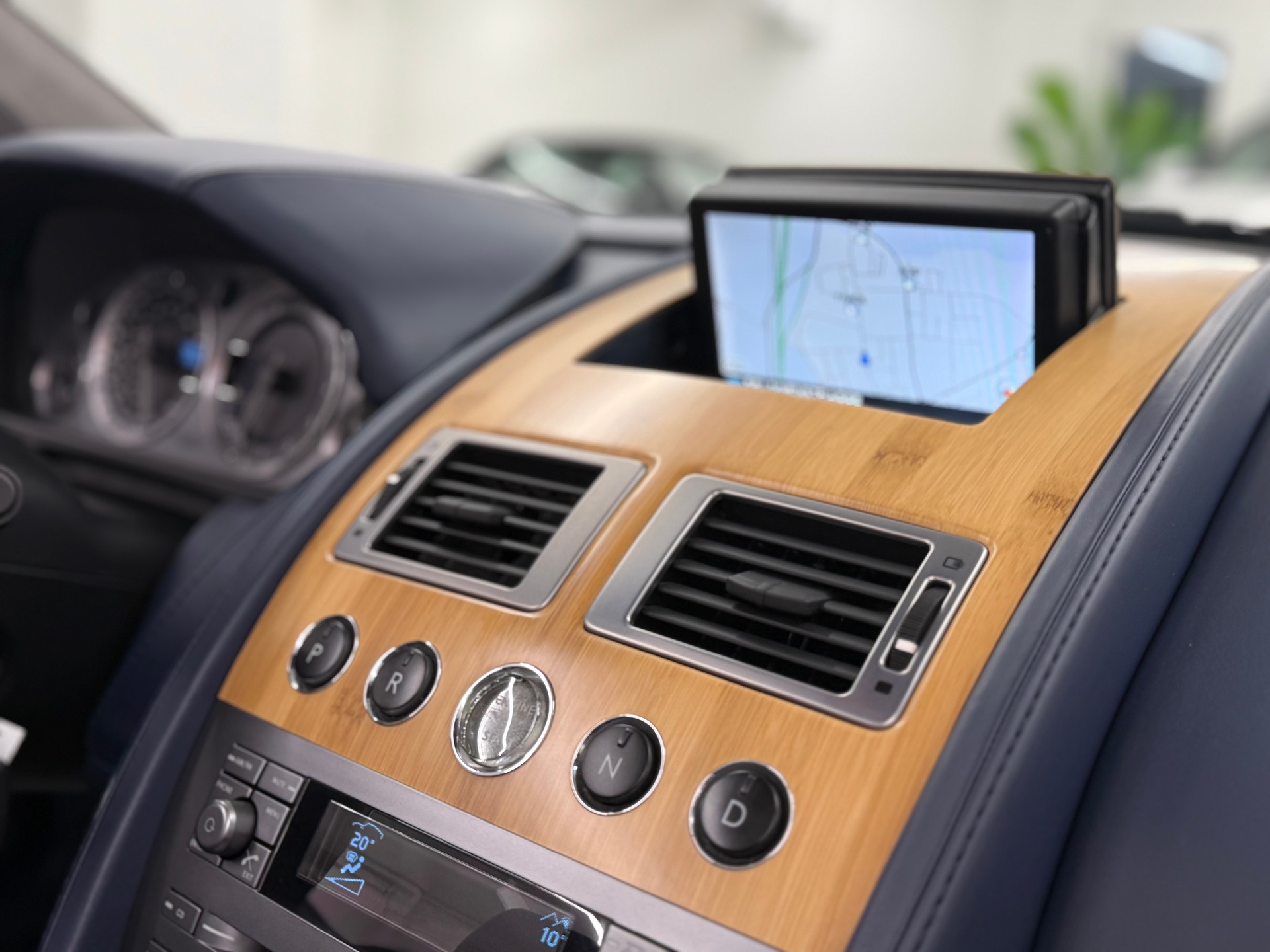 ASTON MARTIN DB9 Volante Touchtronic 2-image-27