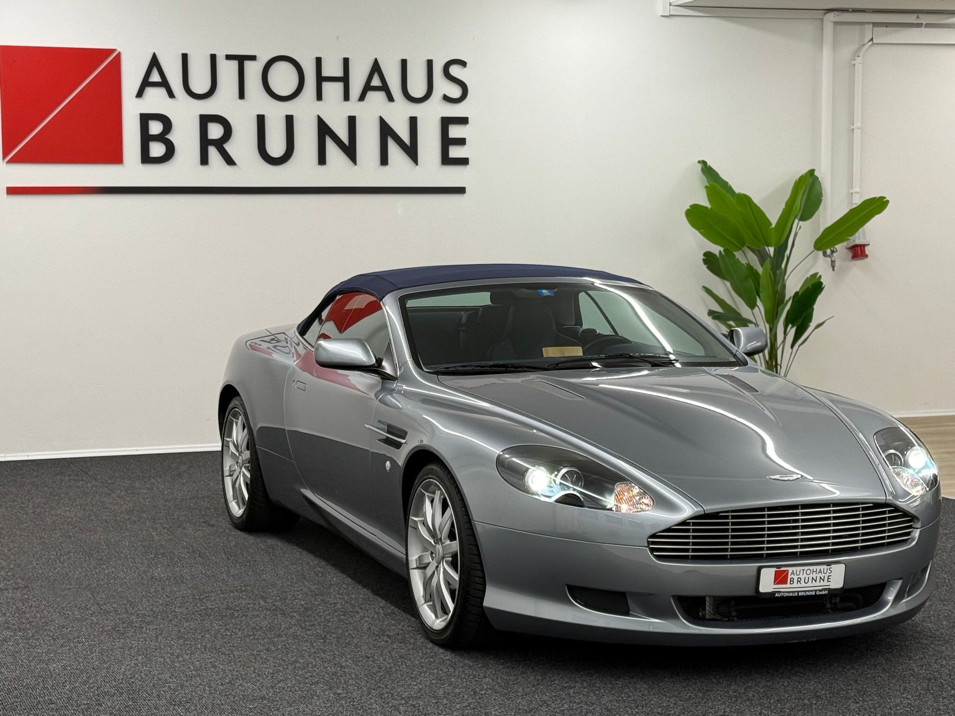 ASTON MARTIN DB9 Volante Touchtronic 2-image-4