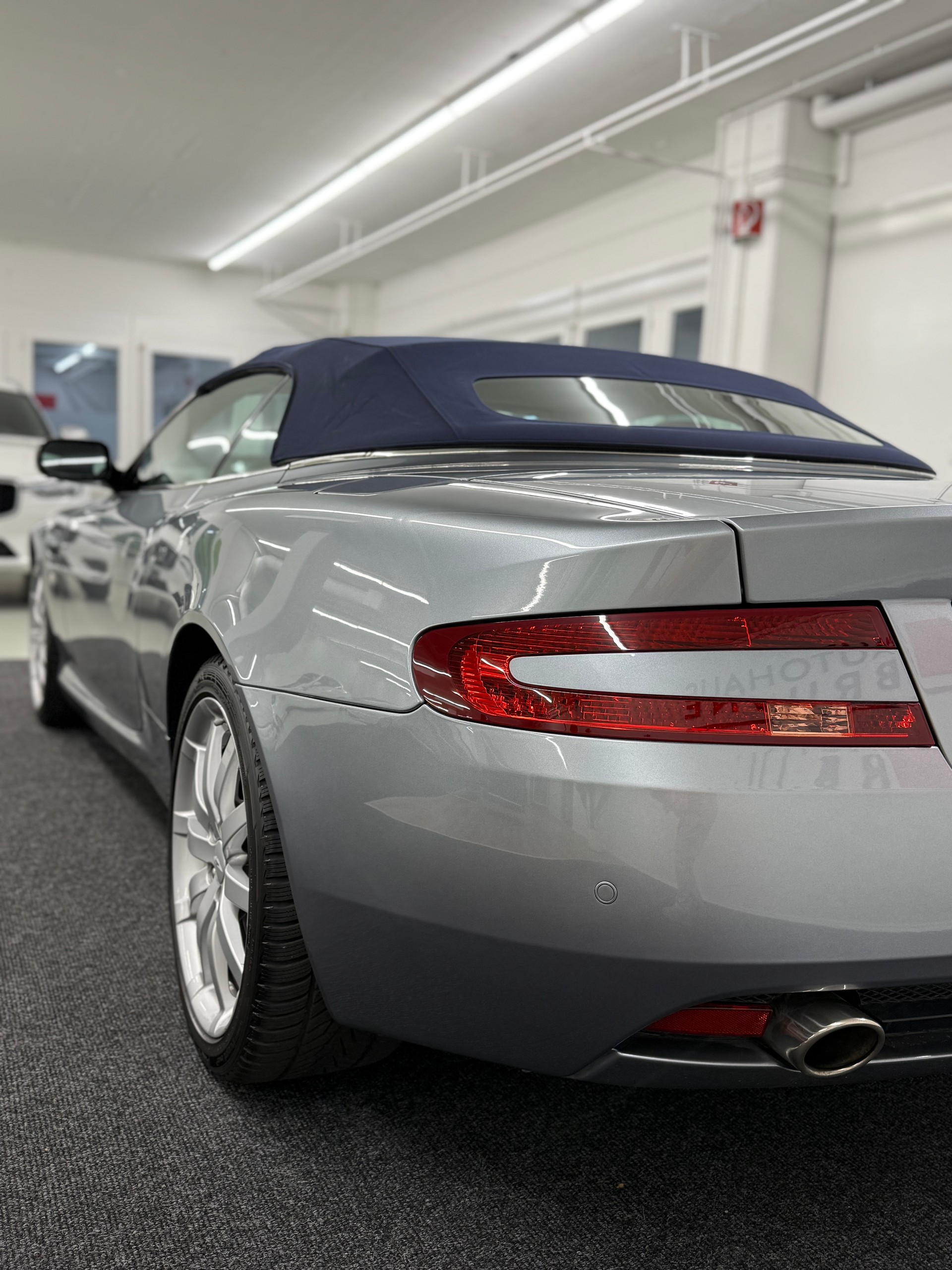 ASTON MARTIN DB9 Volante Touchtronic 2-image-13