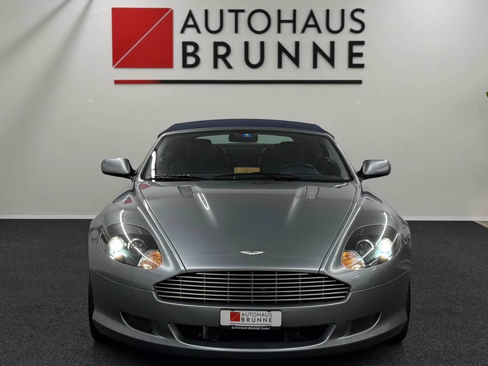 ASTON MARTIN DB9 Volante Touchtronic 2-showroom-element-2