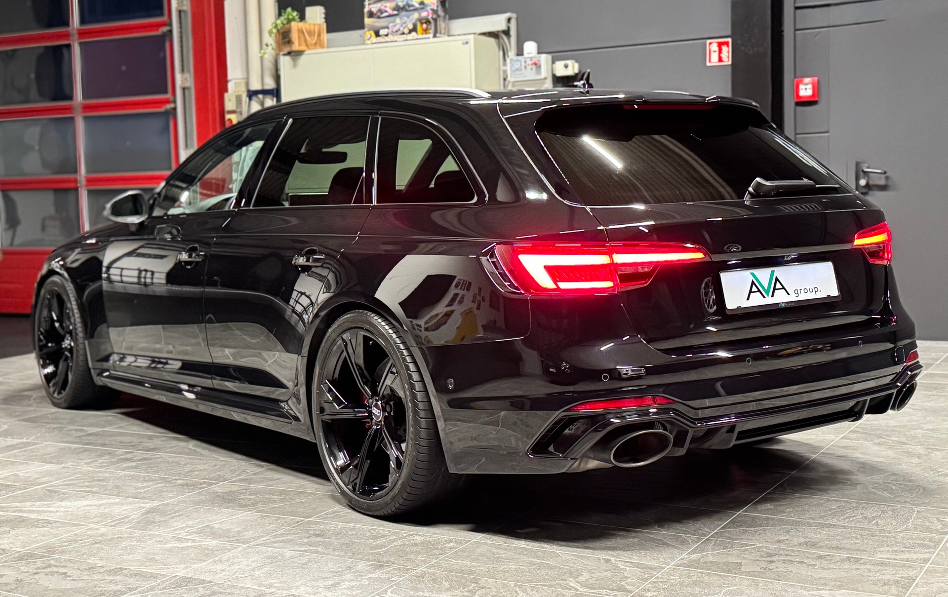 AUDI RS4 Avant 2.9 TFSI quattro tiptronic *ALLBLACK*-image-7