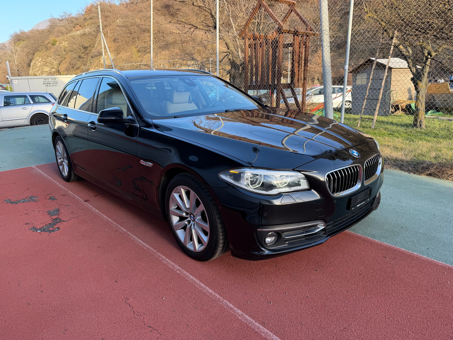 BMW 525d Touring xDrive Luxury Line Steptronic-image-1