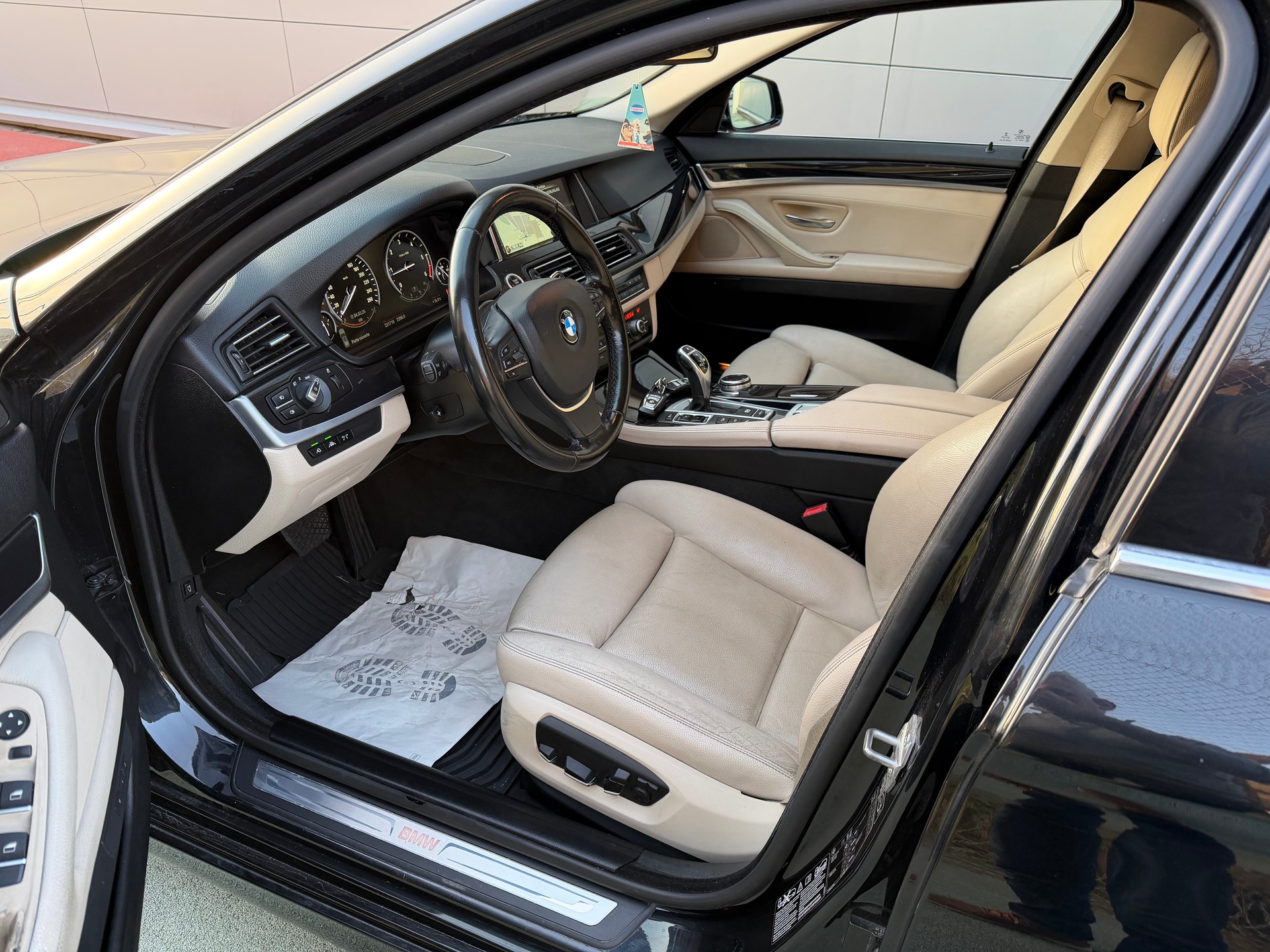 BMW 525d Touring xDrive Luxury Line Steptronic-image-8