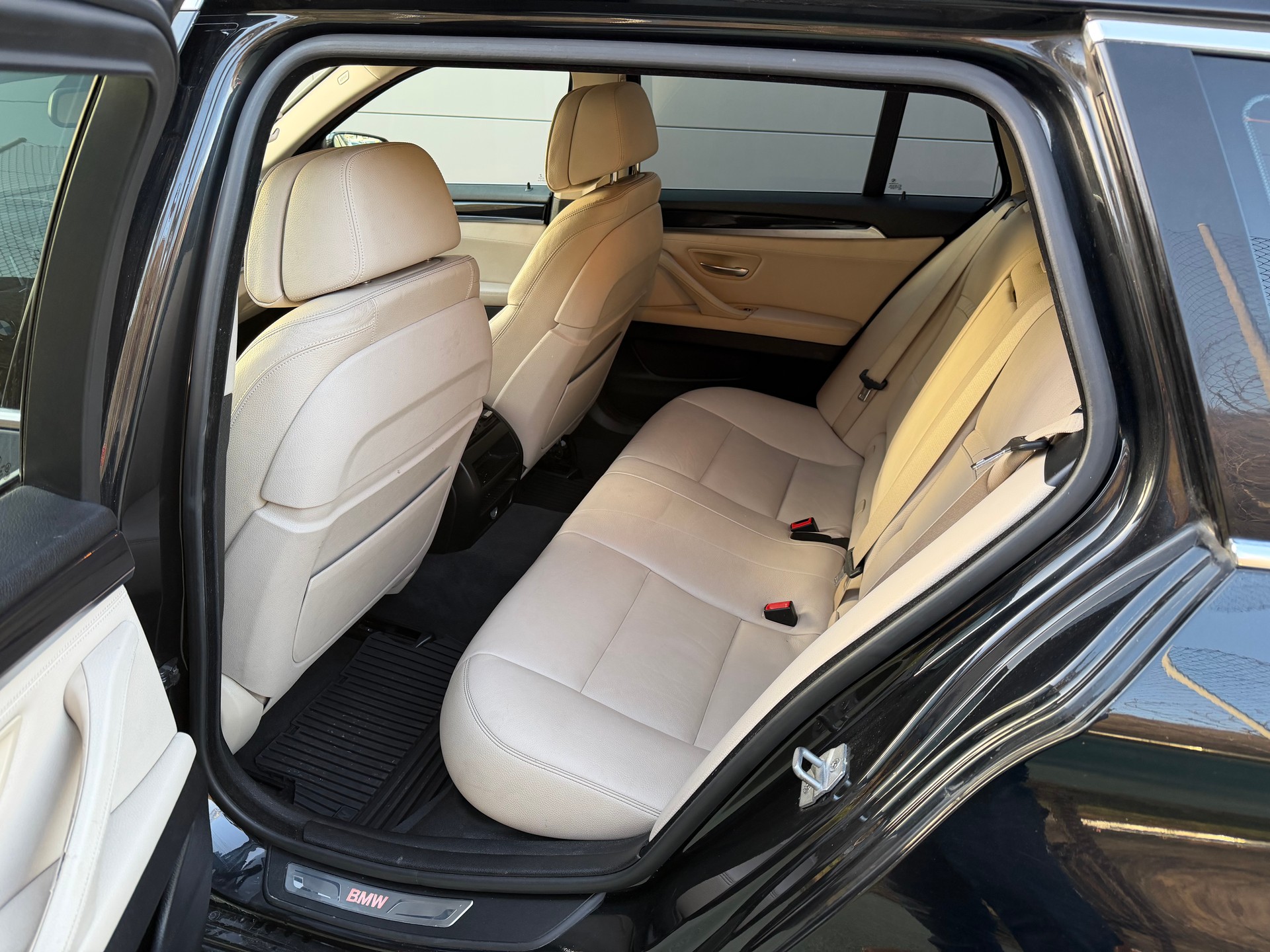 BMW 525d Touring xDrive Luxury Line Steptronic-image-10
