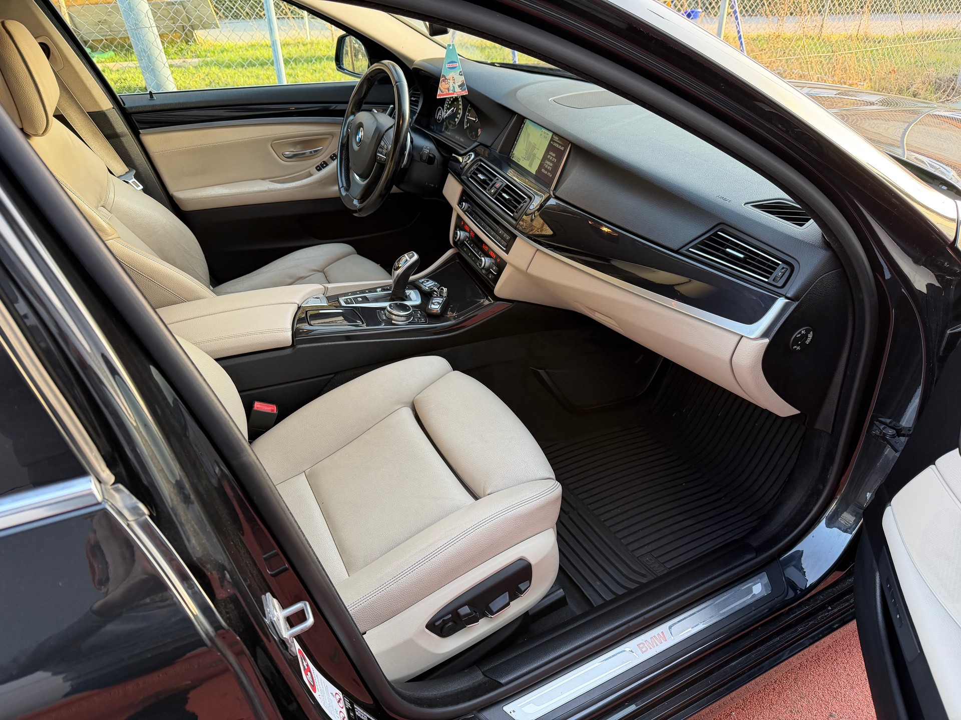 BMW 525d Touring xDrive Luxury Line Steptronic-image-9