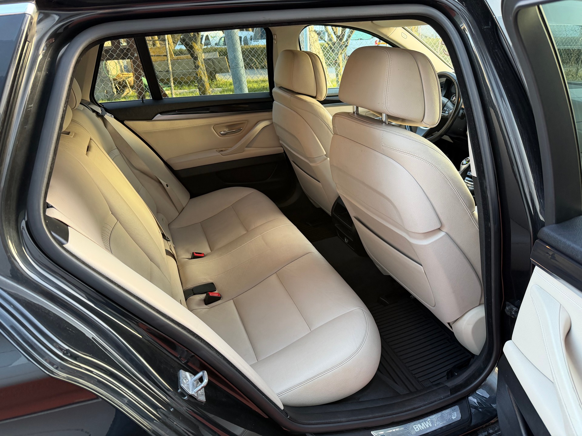 BMW 525d Touring xDrive Luxury Line Steptronic-image-11