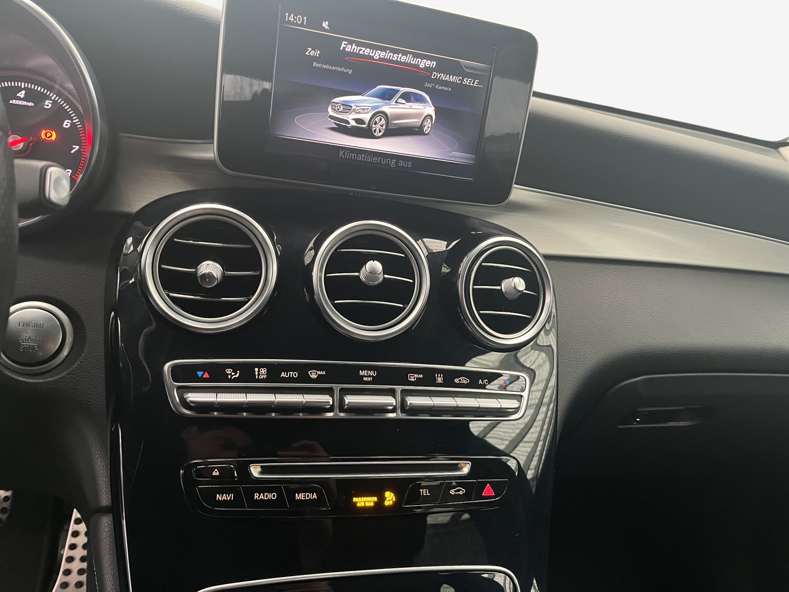 MERCEDES-BENZ GLC 350 e AMG Line 4Matic 7G-Tronic-image-10