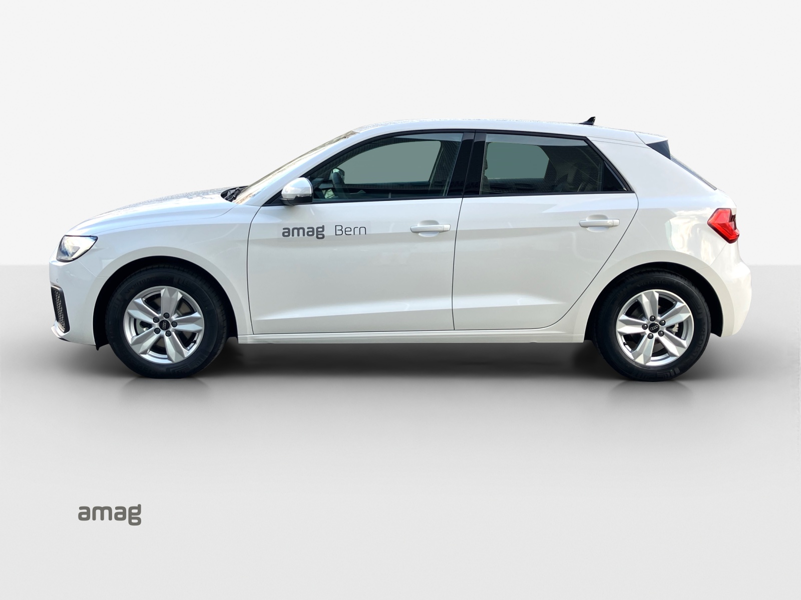AUDI A1 Sportback 30 TFSI Attraction S-tronic-image-1
