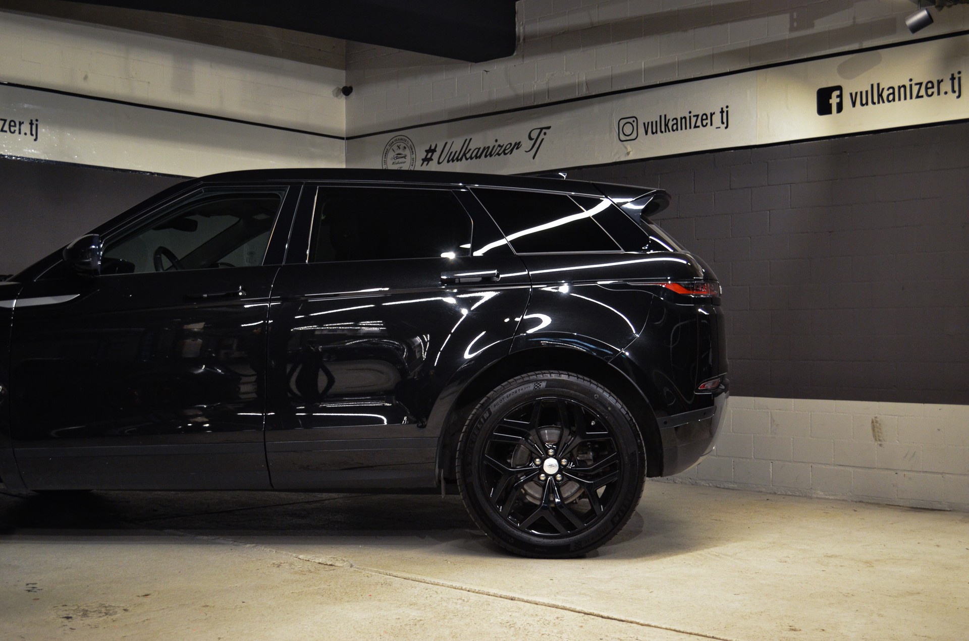 LAND ROVER Range Rover Evoque P 200 MHEV HSE AT9-image-6