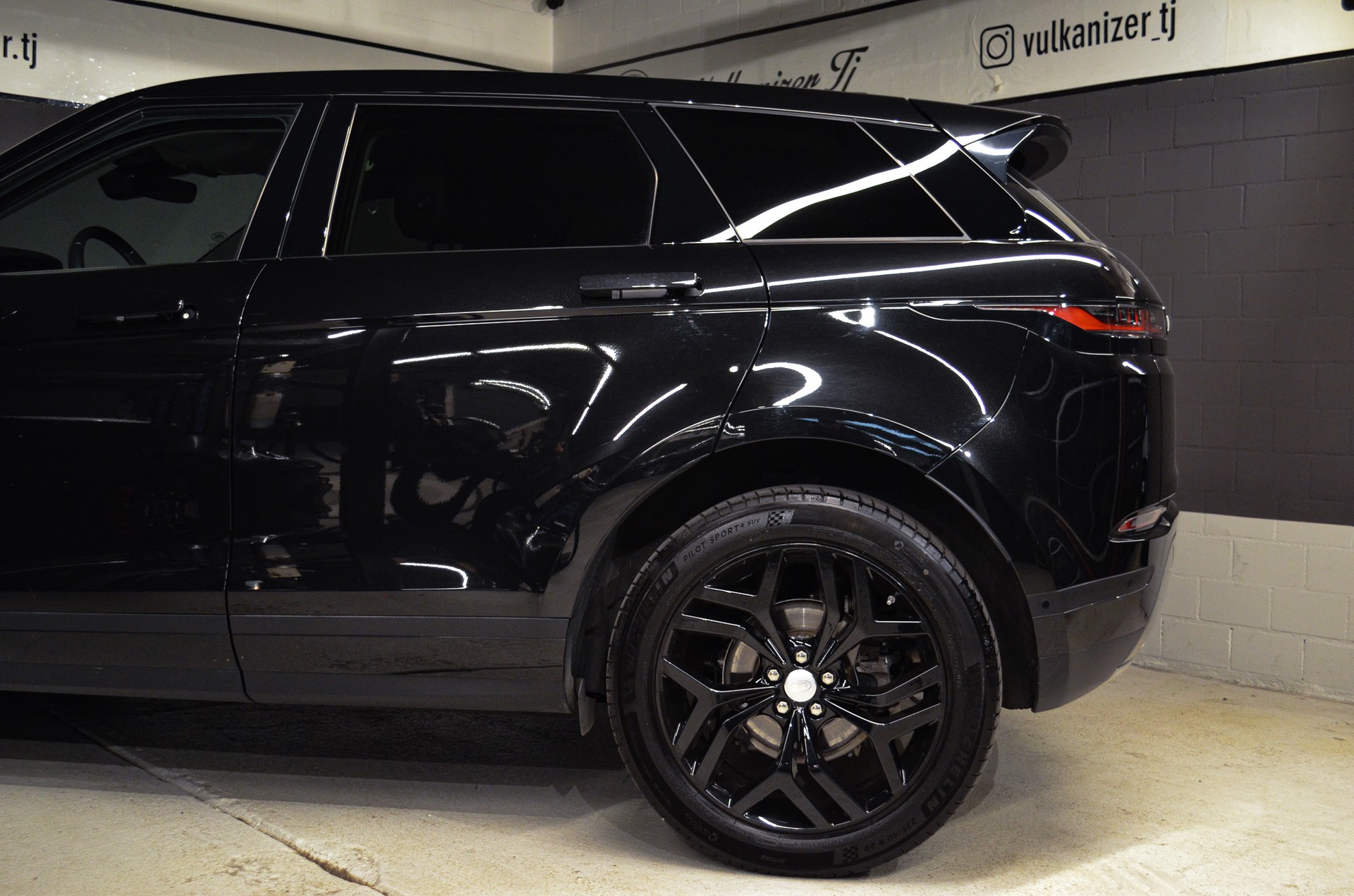 LAND ROVER Range Rover Evoque P 200 MHEV HSE AT9-image-7